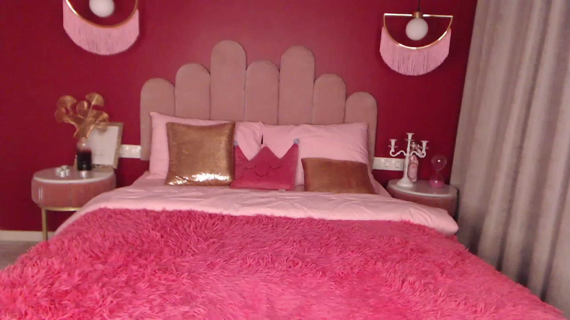 Gallery image thumbnail from AmeliaMFC's myfreecams stream on, 12/10/2022, 18:19 image 14 of 20