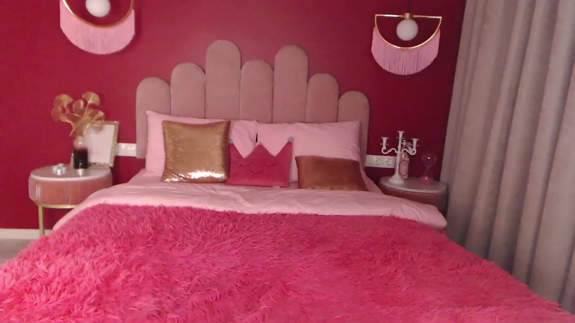 Gallery image thumbnail from AmeliaMFC's myfreecams stream on, 12/10/2022, 19:32 image 20 of 20