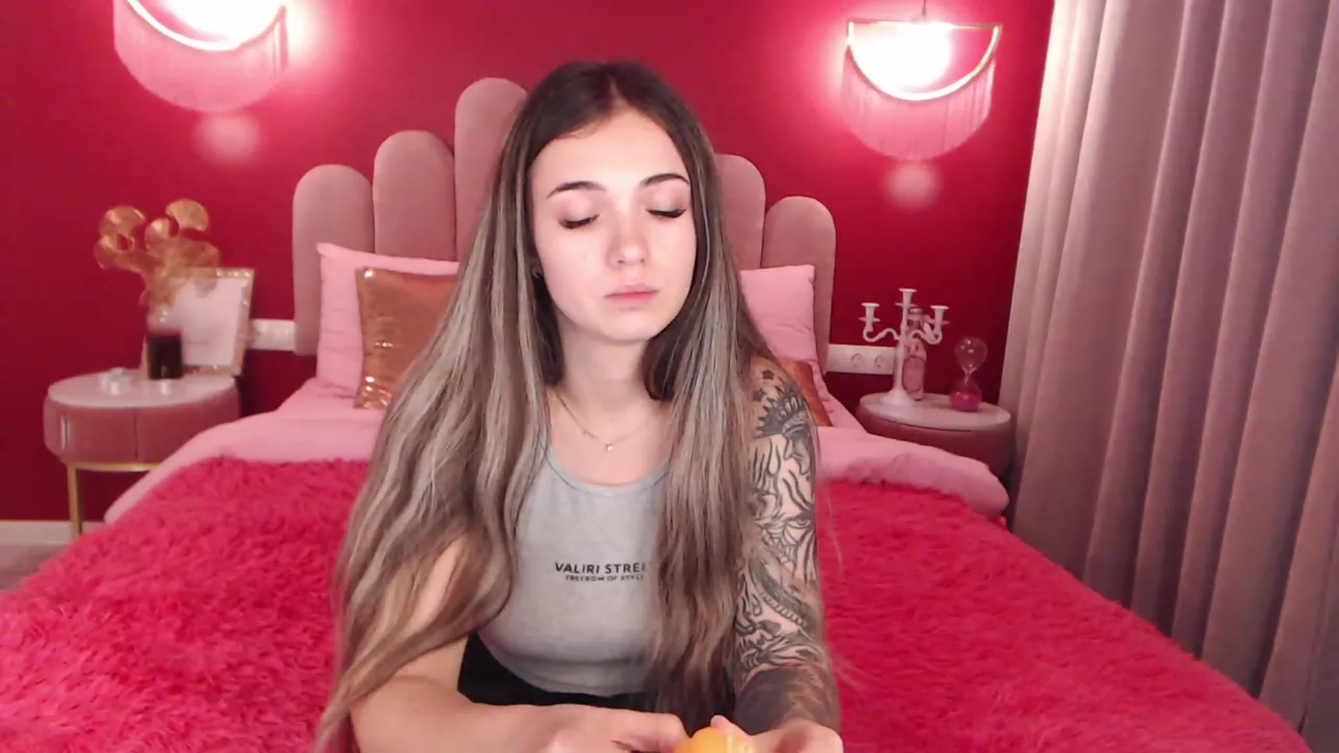 Gallery image thumbnail from AmeliaMFC's myfreecams stream on, 12/11/2022, 14:02 image 13 of 20