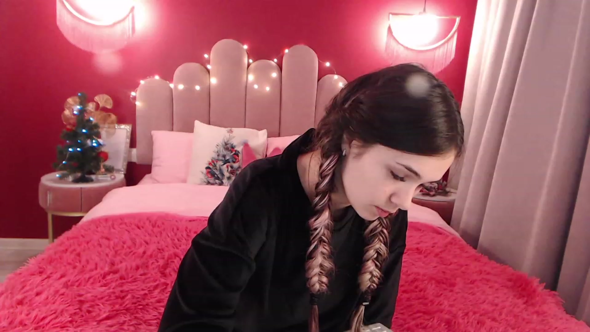 Gallery image thumbnail from AmeliaMFC's myfreecams stream on, 12/15/2022, 08:23 image 6 of 20