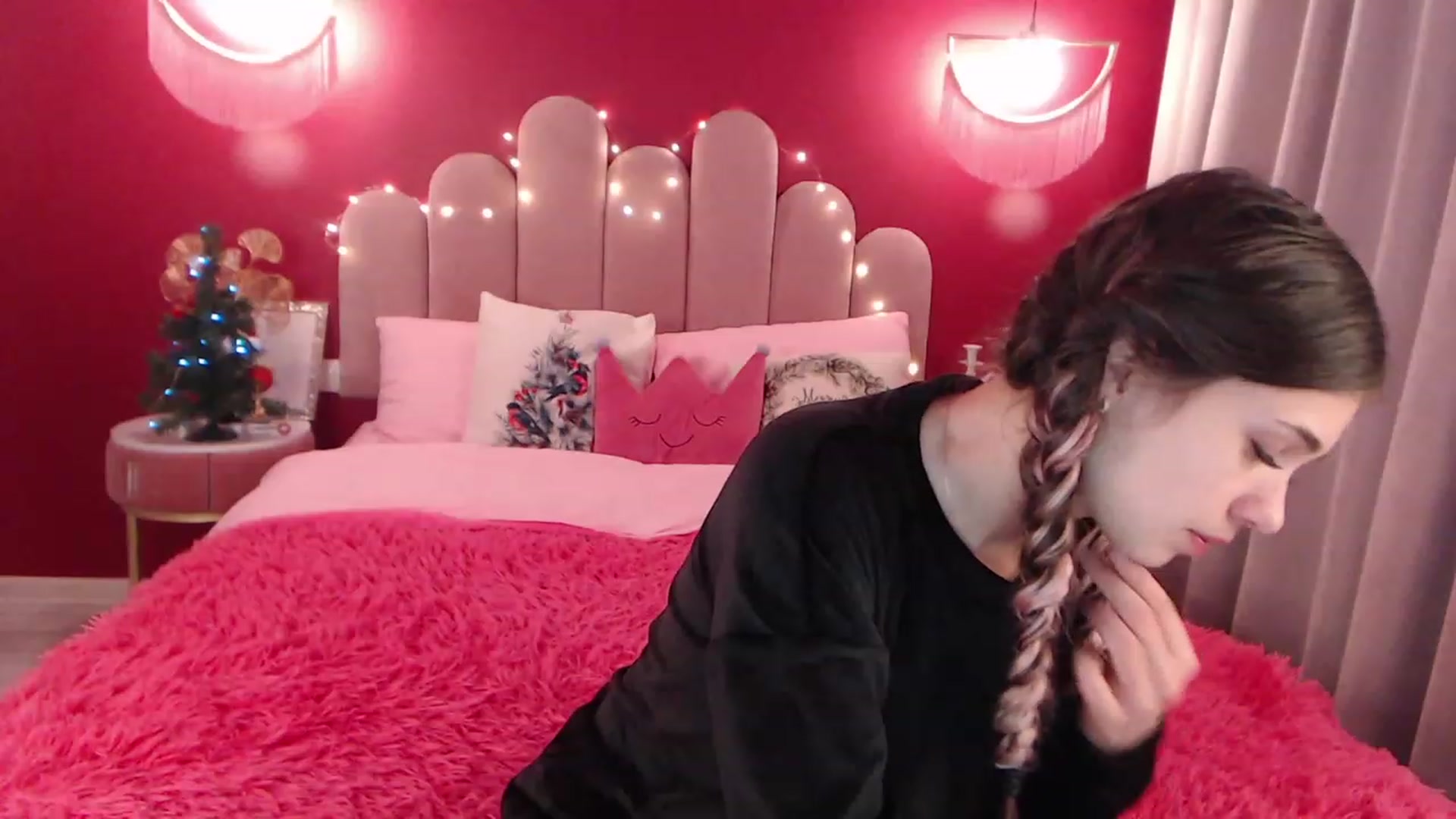 Gallery image thumbnail from AmeliaMFC's myfreecams stream on, 12/15/2022, 08:23 image 12 of 20
