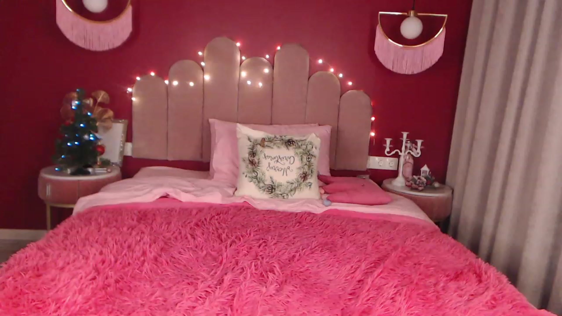 Gallery image thumbnail from AmeliaMFC's myfreecams stream on, 12/16/2022, 19:17 image 17 of 20