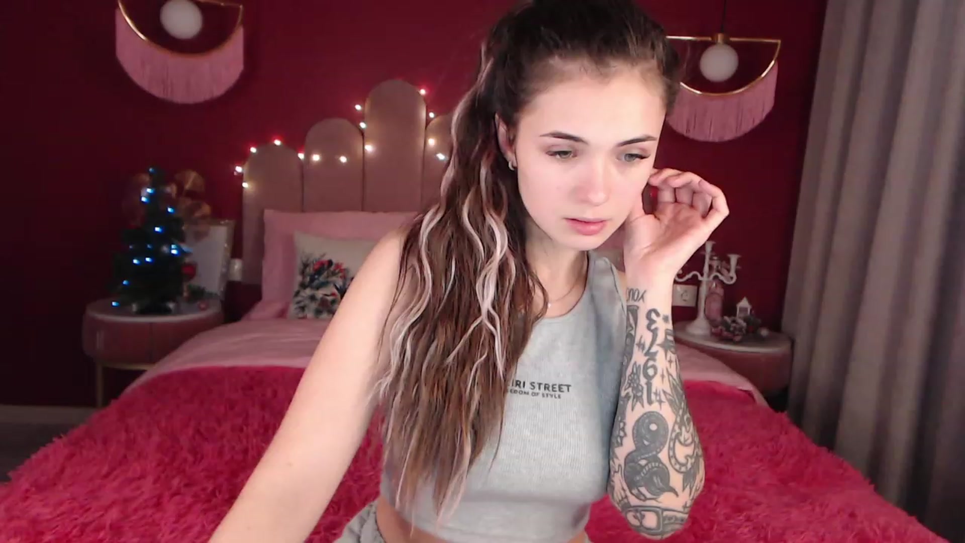 Gallery image thumbnail from AmeliaMFC's myfreecams stream on, 12/18/2022, 14:04 image 9 of 20