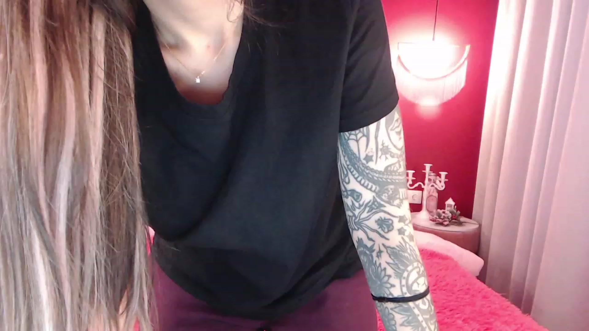 Gallery image thumbnail from AmeliaMFC's myfreecams stream on, 12/19/2022, 13:36 image 9 of 20