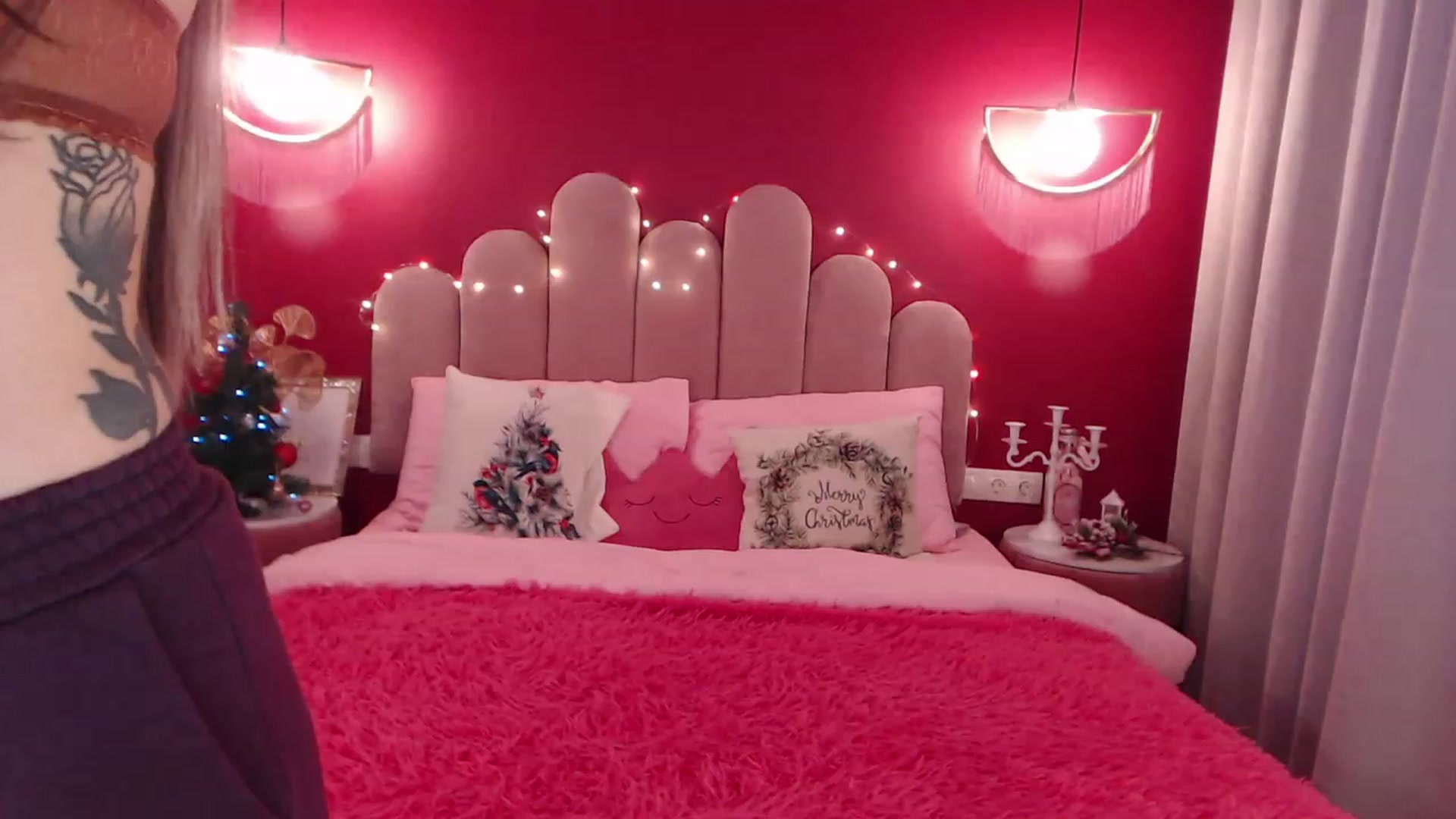Gallery image thumbnail from AmeliaMFC's myfreecams stream on, 12/19/2022, 13:36 image 13 of 20
