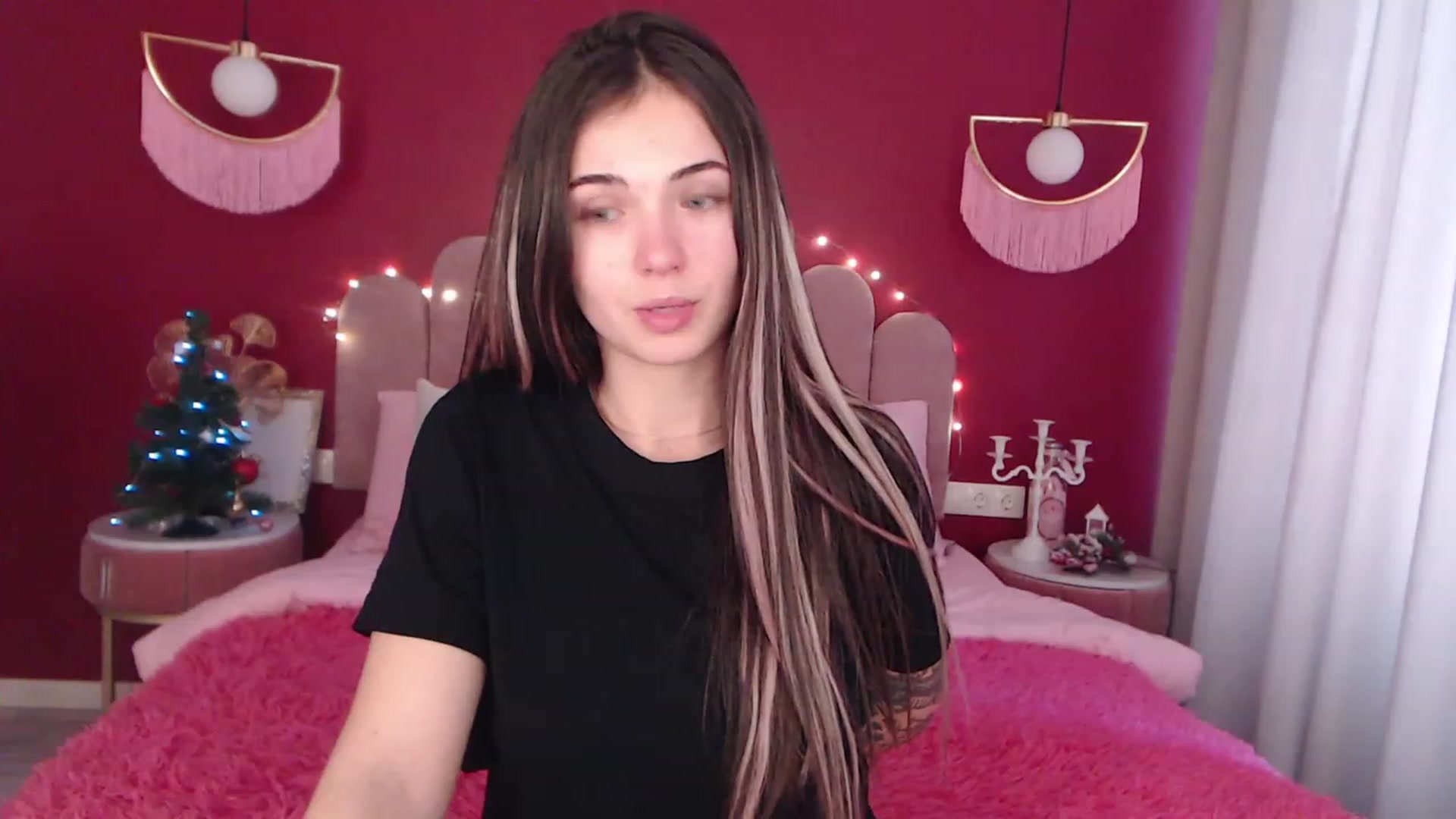 Gallery image thumbnail from AmeliaMFC's myfreecams stream on, 12/20/2022, 07:43 image 16 of 20