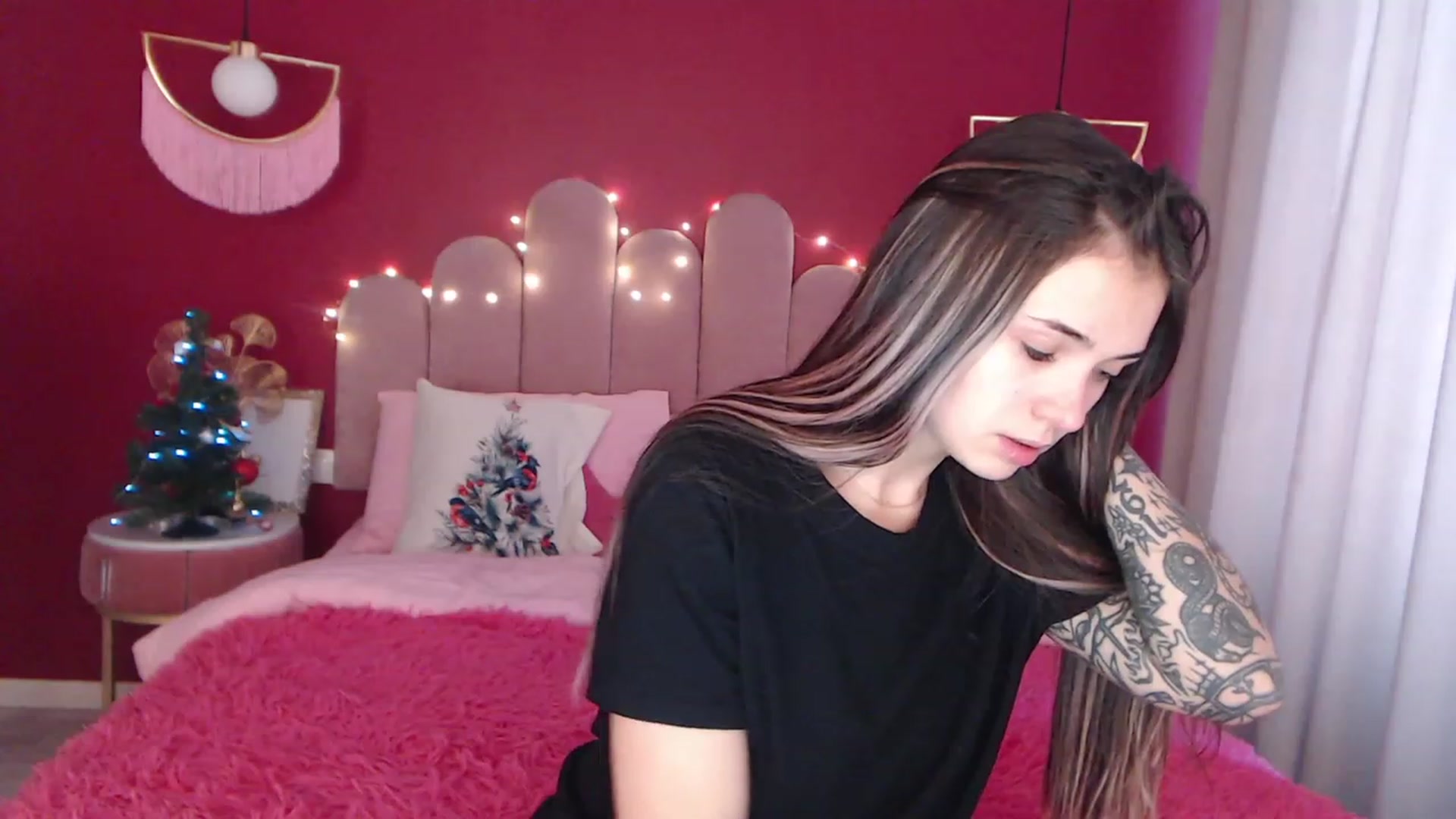 Gallery image thumbnail from AmeliaMFC's myfreecams stream on, 12/20/2022, 07:43 image 14 of 20