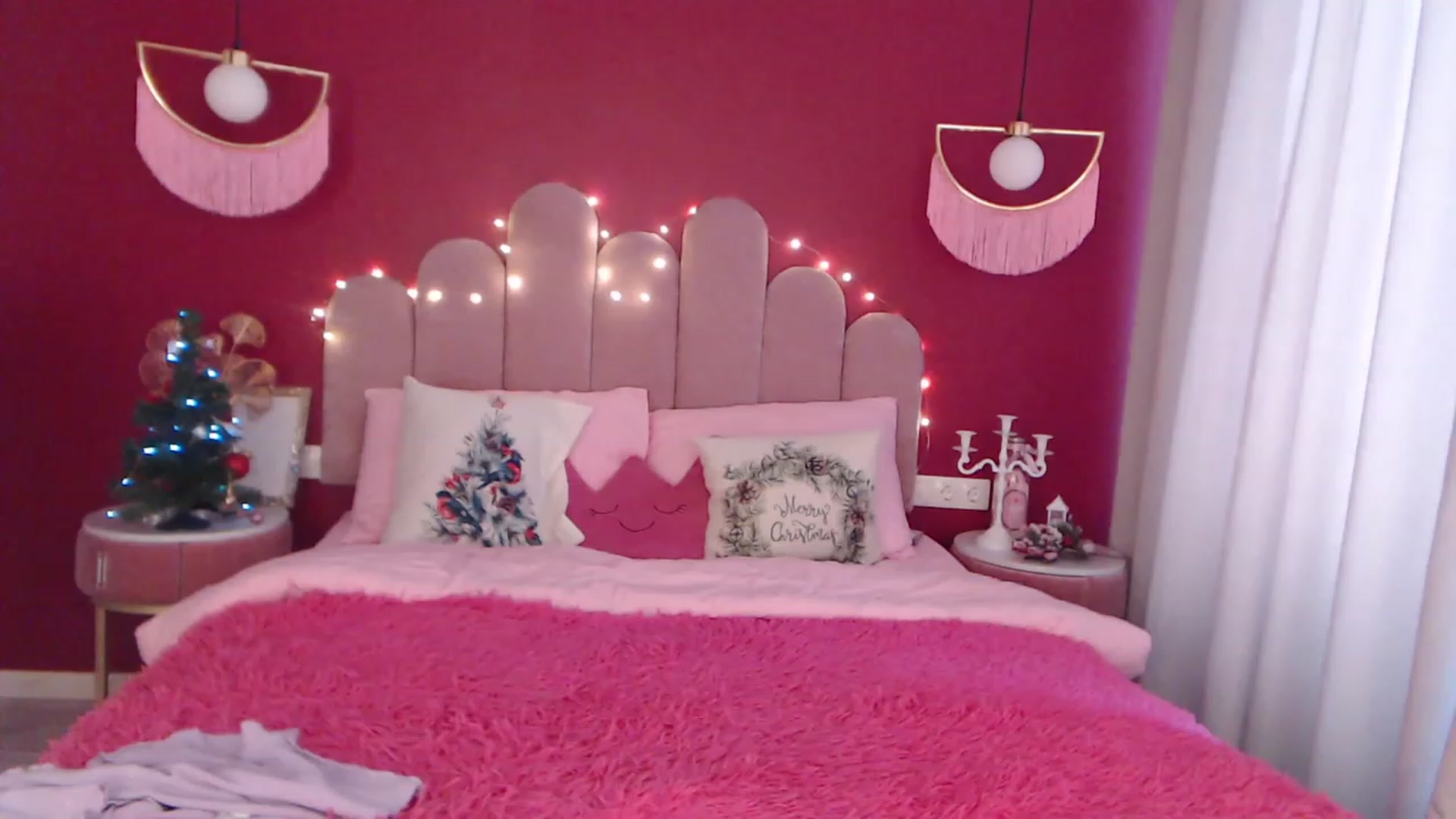 Gallery image thumbnail from AmeliaMFC's myfreecams stream on, 12/20/2022, 08:14 image 1 of 20