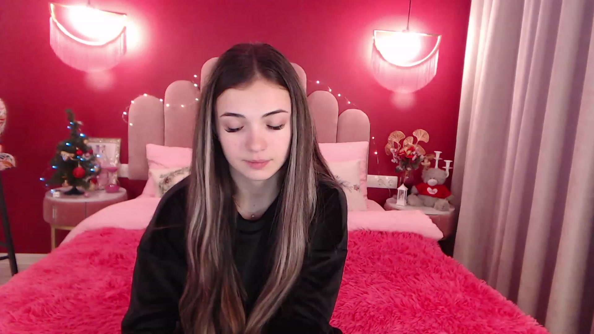 Gallery image thumbnail from AmeliaMFC's myfreecams stream on, 12/28/2022, 14:07 image 17 of 20