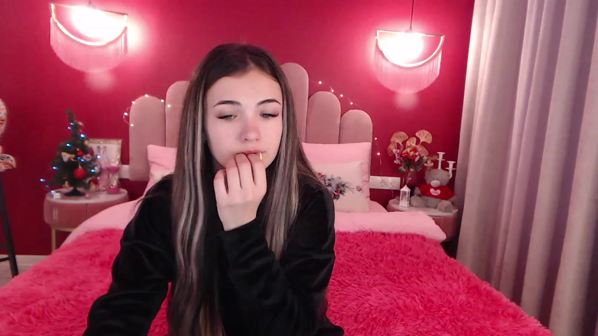 Gallery image thumbnail from AmeliaMFC's myfreecams stream on, 12/28/2022, 14:07 image 7 of 20