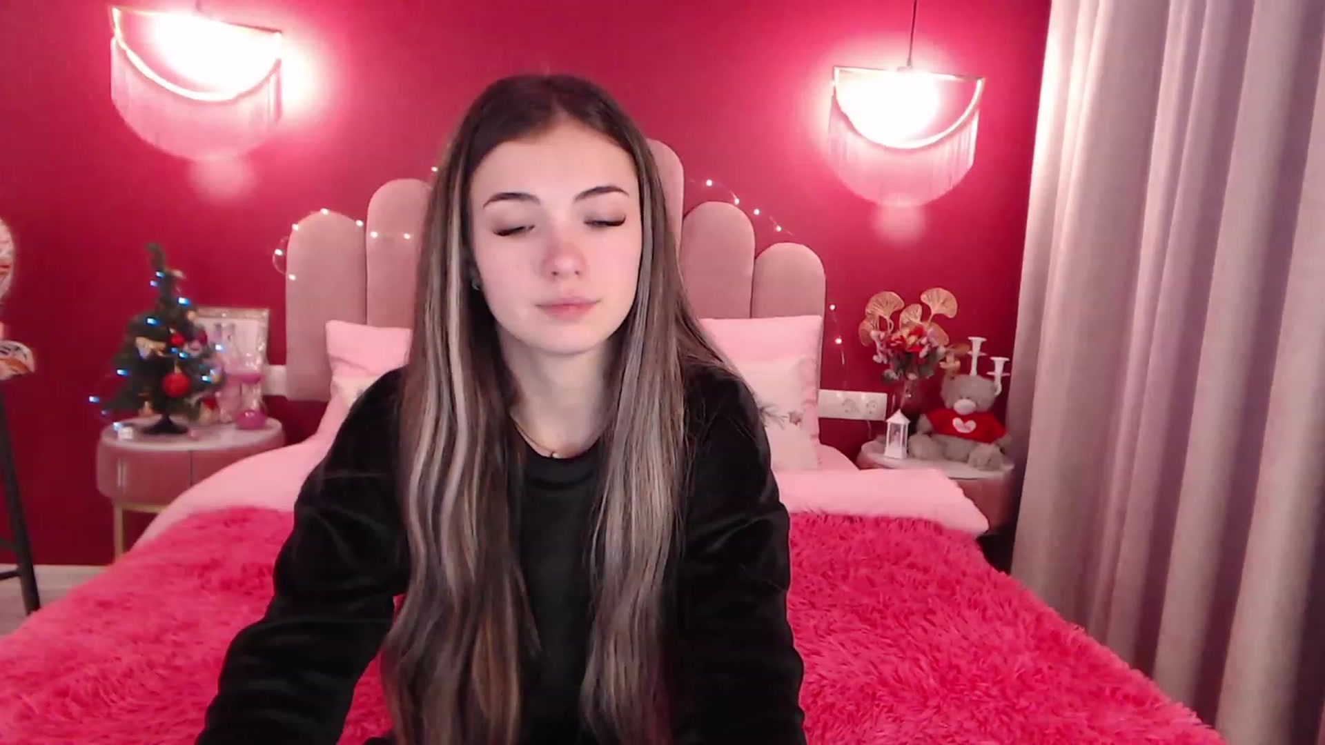 Gallery image thumbnail from AmeliaMFC's myfreecams stream on, 12/28/2022, 14:07 image 18 of 20