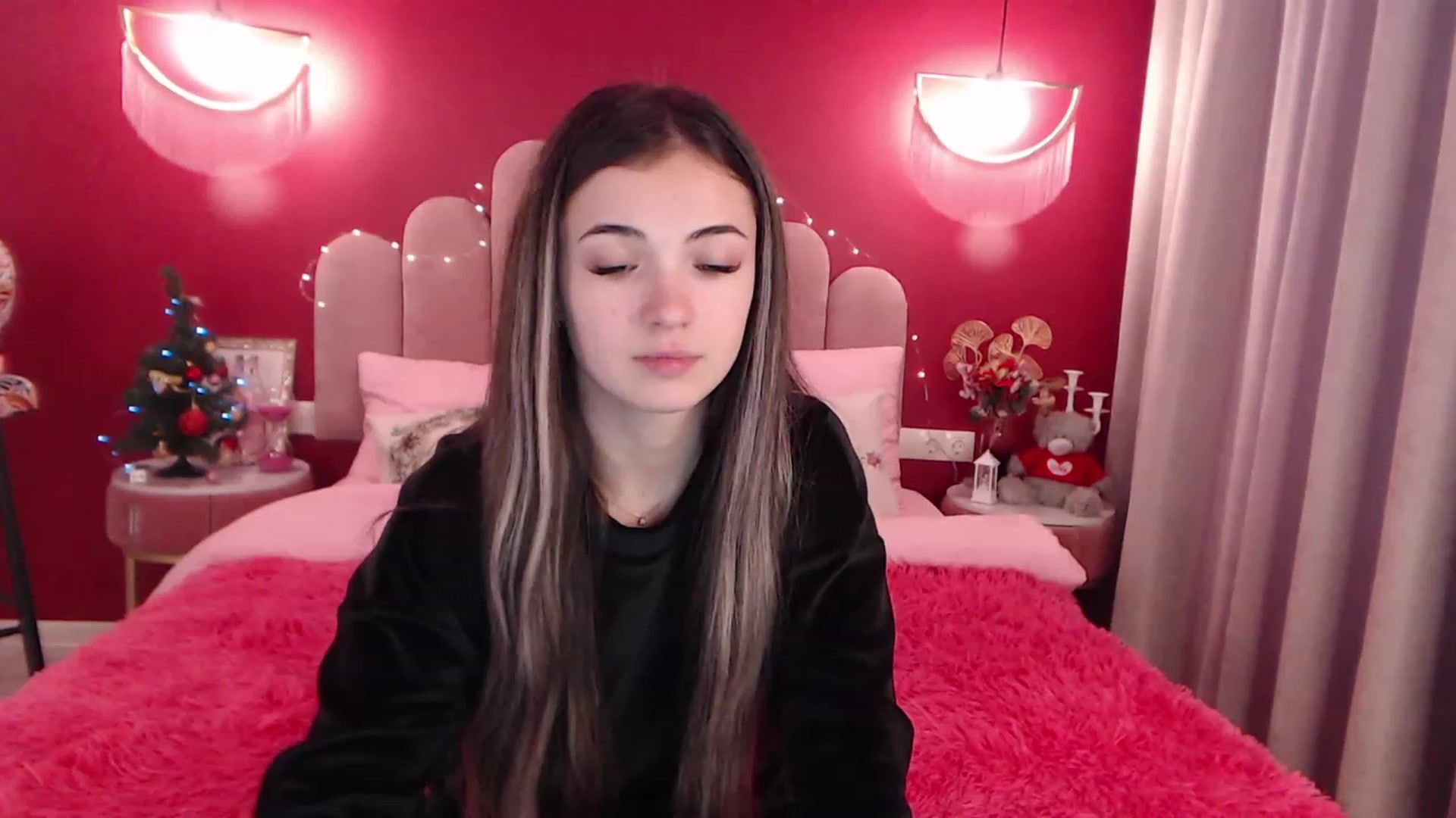 Gallery image thumbnail from AmeliaMFC's myfreecams stream on, 12/28/2022, 14:07 image 10 of 20
