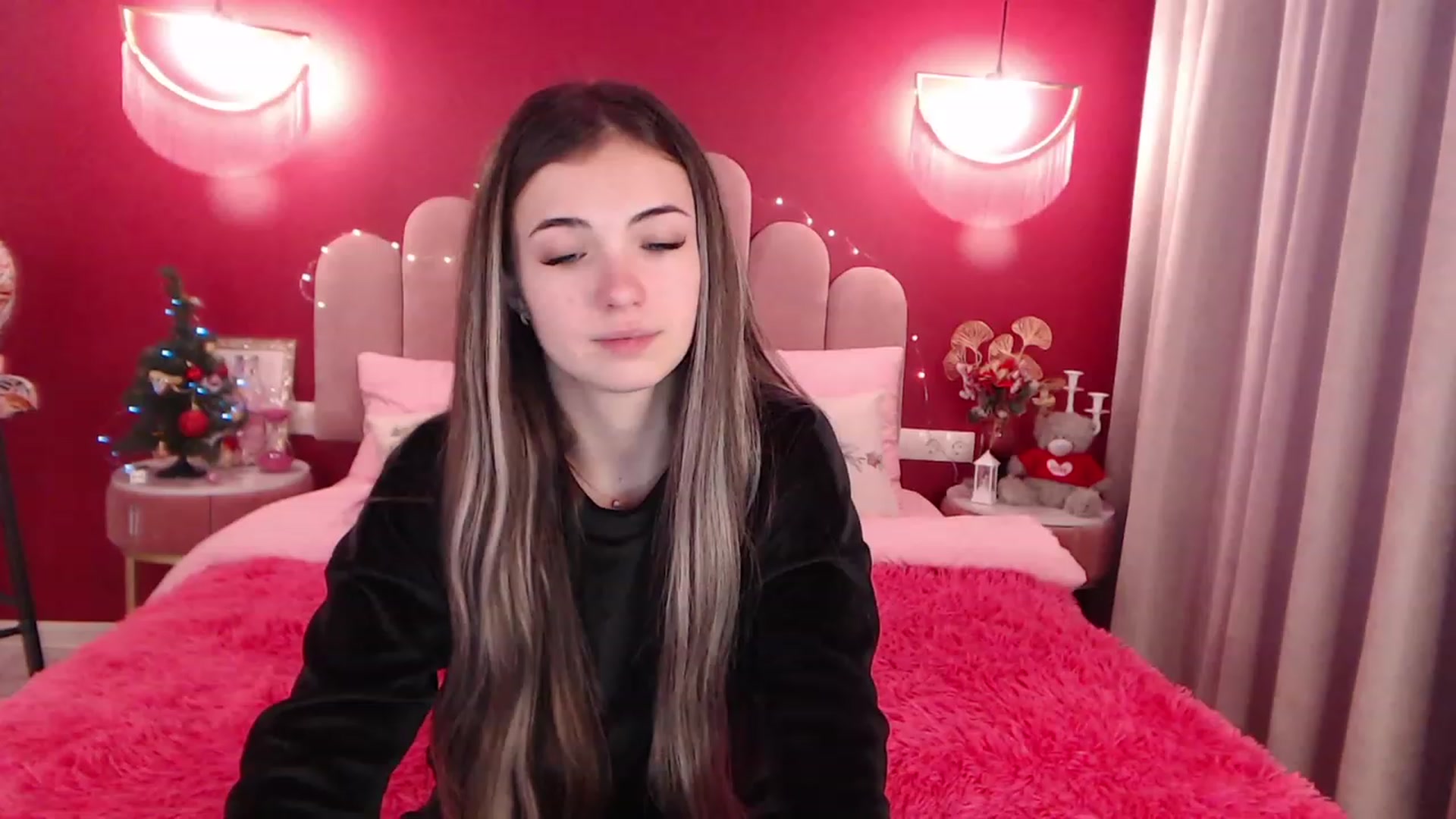Gallery image thumbnail from AmeliaMFC's myfreecams stream on, 12/28/2022, 14:07 image 16 of 20
