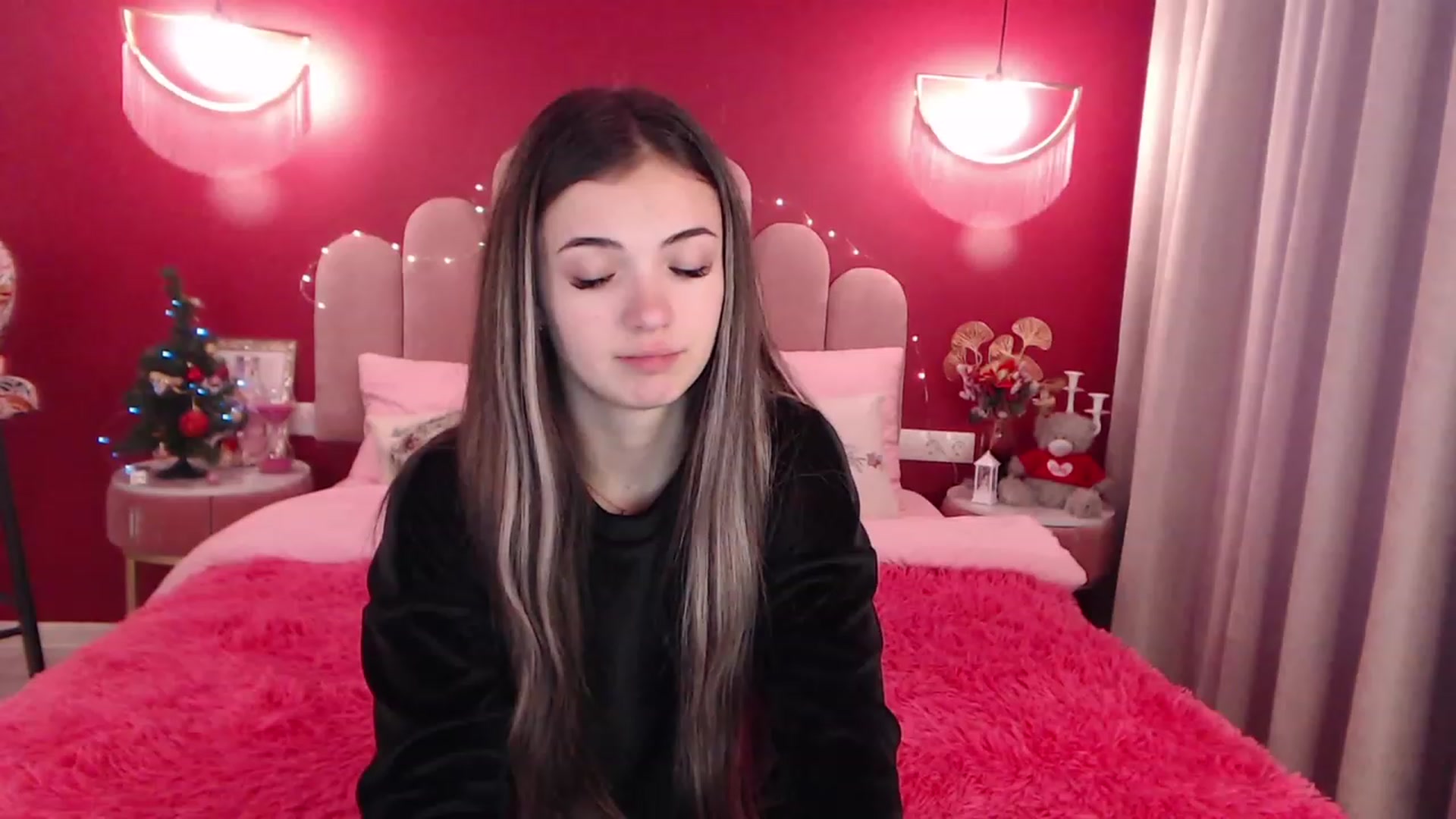 Gallery image thumbnail from AmeliaMFC's myfreecams stream on, 12/28/2022, 14:07 image 1 of 20