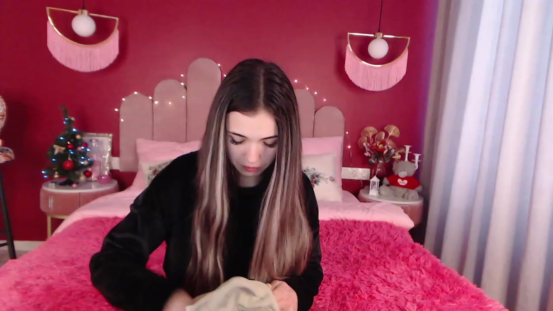 Gallery image thumbnail from AmeliaMFC's myfreecams stream on, 12/29/2022, 08:22 image 19 of 20