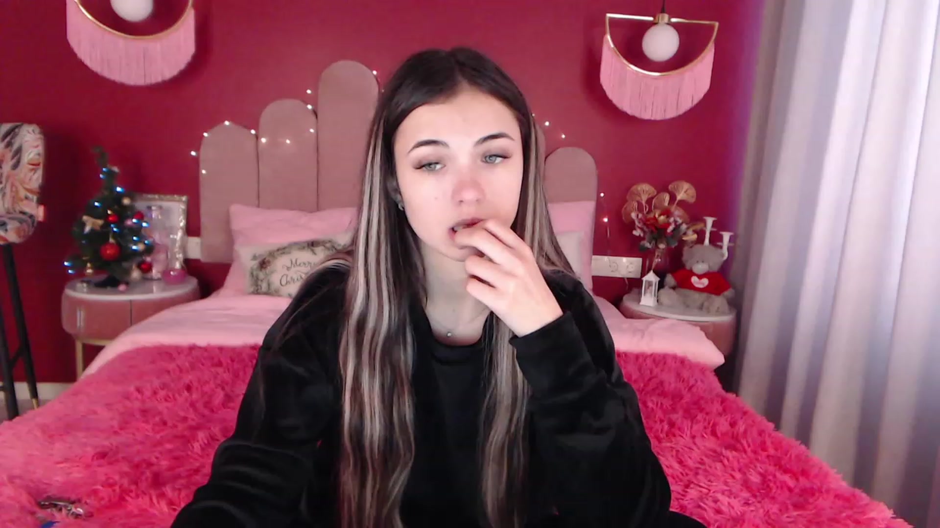 Gallery image thumbnail from AmeliaMFC's myfreecams stream on, 12/29/2022, 09:38 image 3 of 20