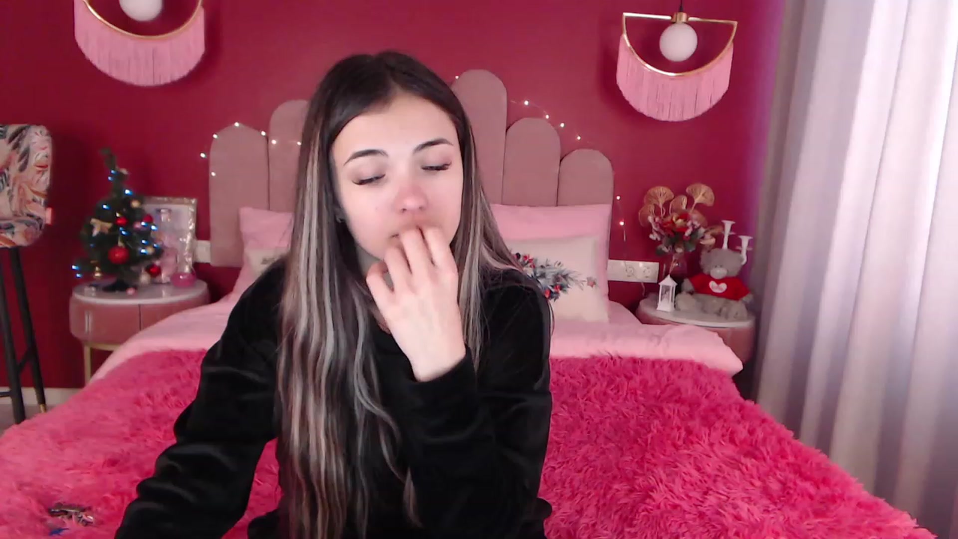 Gallery image thumbnail from AmeliaMFC's myfreecams stream on, 12/29/2022, 09:38 image 16 of 20