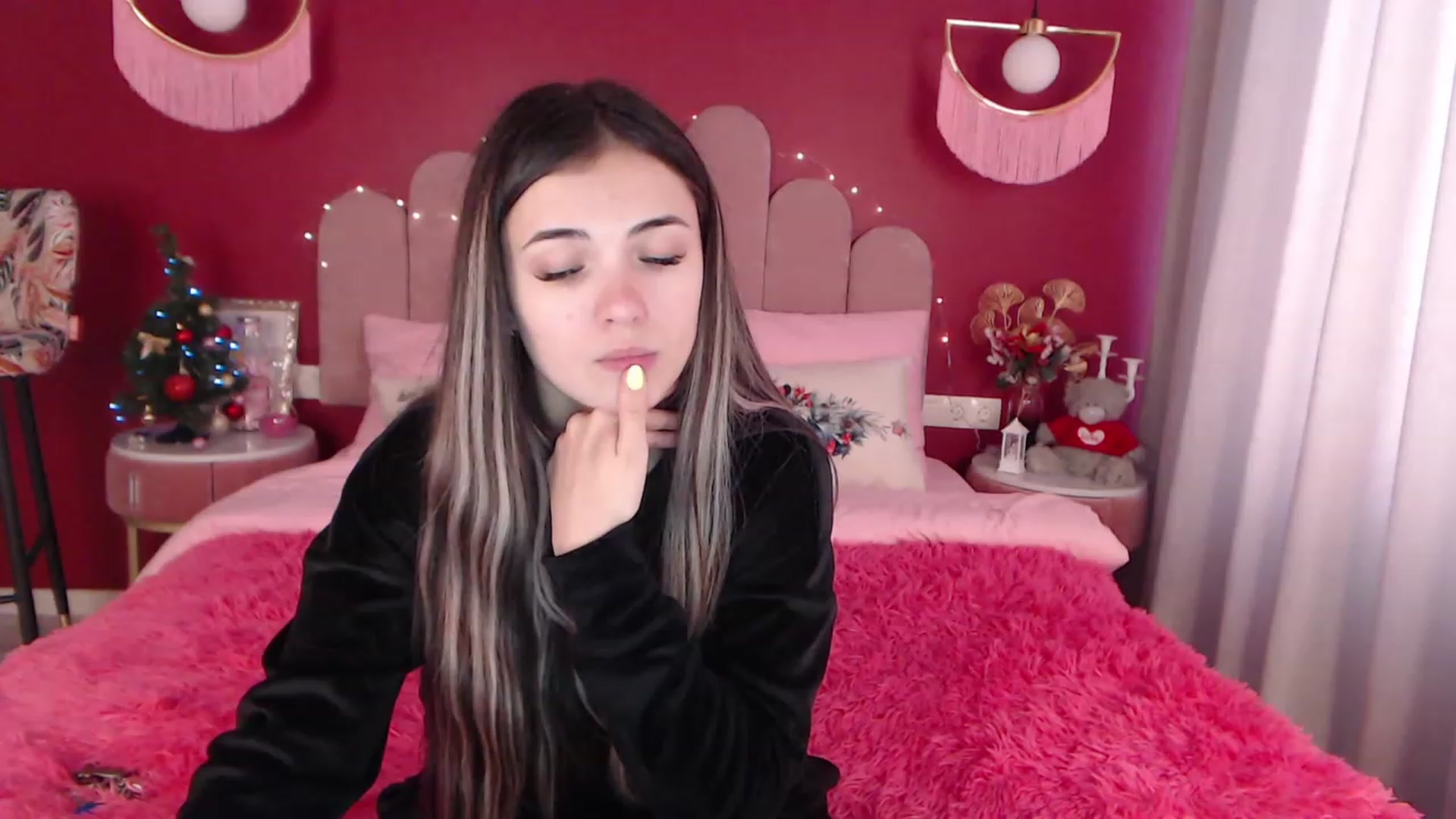 Gallery image thumbnail from AmeliaMFC's myfreecams stream on, 12/29/2022, 09:38 image 17 of 20