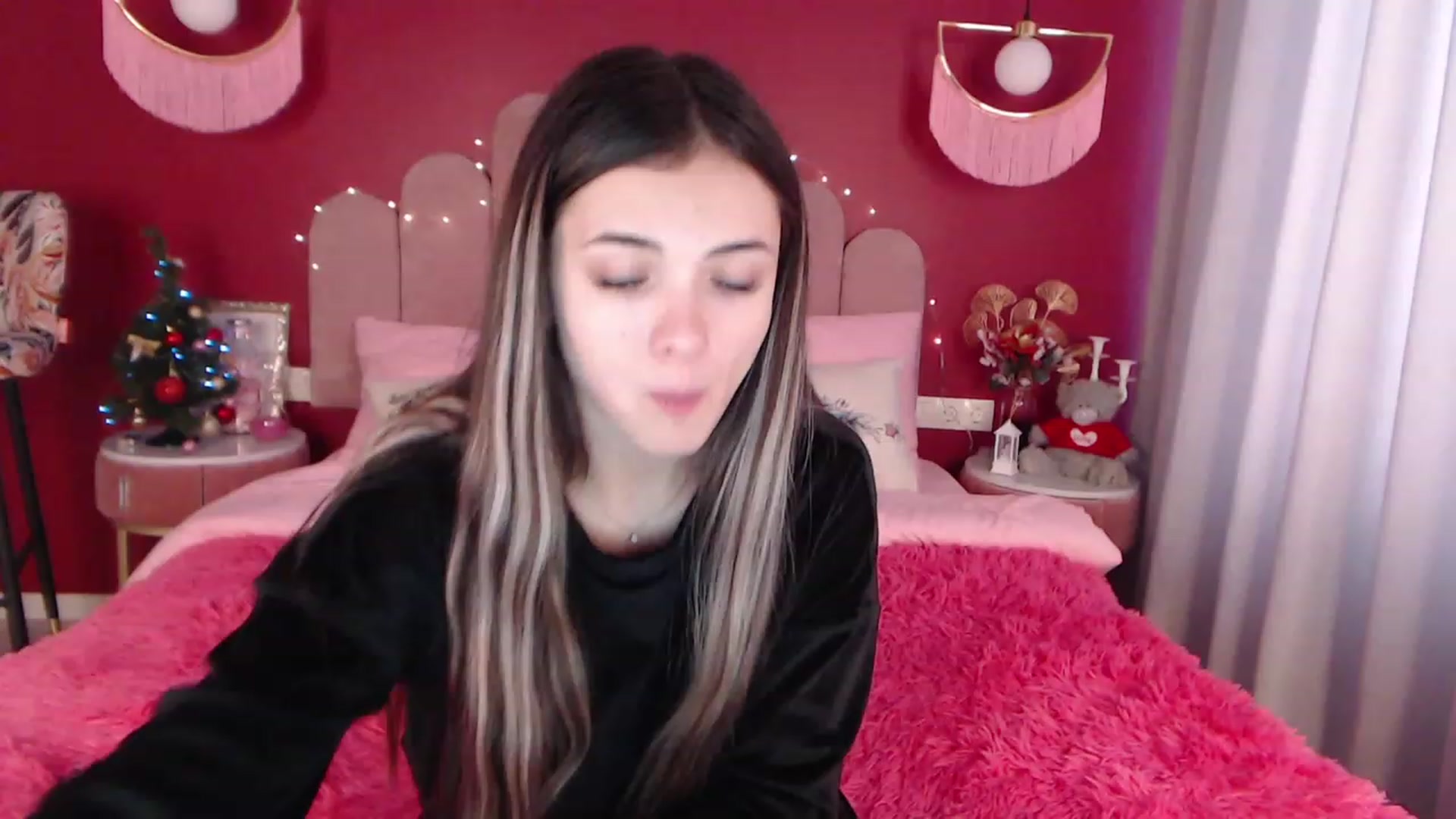 Gallery image thumbnail from AmeliaMFC's myfreecams stream on, 12/29/2022, 09:38 image 1 of 20