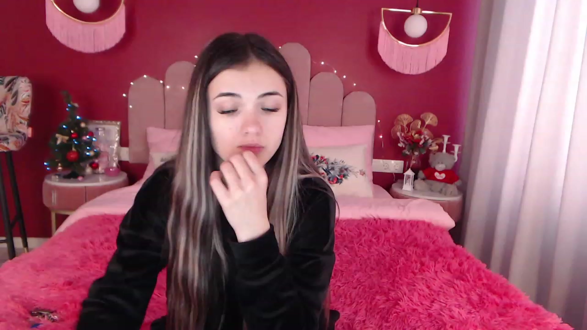 Gallery image thumbnail from AmeliaMFC's myfreecams stream on, 12/29/2022, 09:38 image 19 of 20