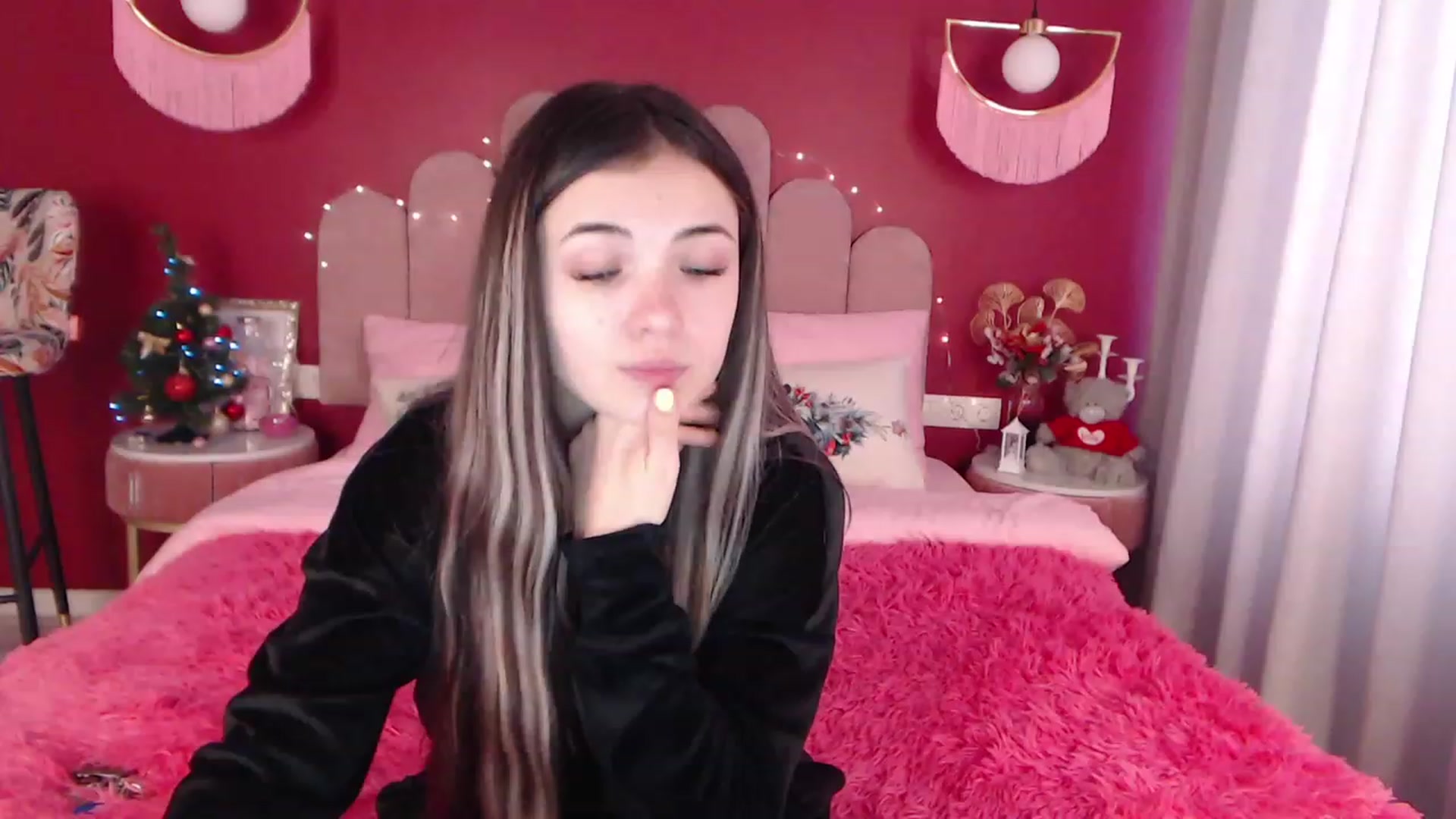 Gallery image thumbnail from AmeliaMFC's myfreecams stream on, 12/29/2022, 09:38 image 15 of 20