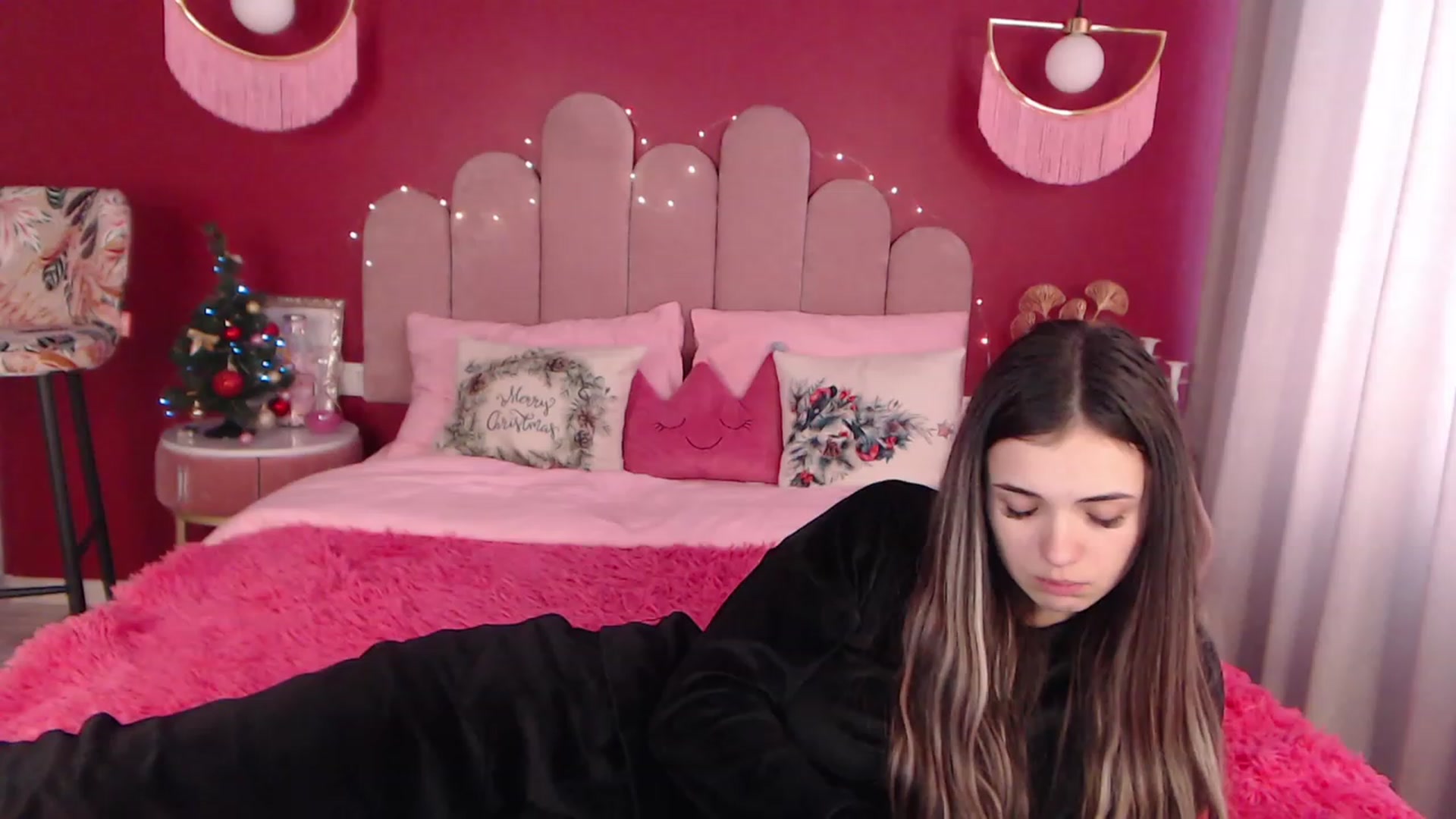 Gallery image thumbnail from AmeliaMFC's myfreecams stream on, 12/29/2022, 13:04 image 4 of 20