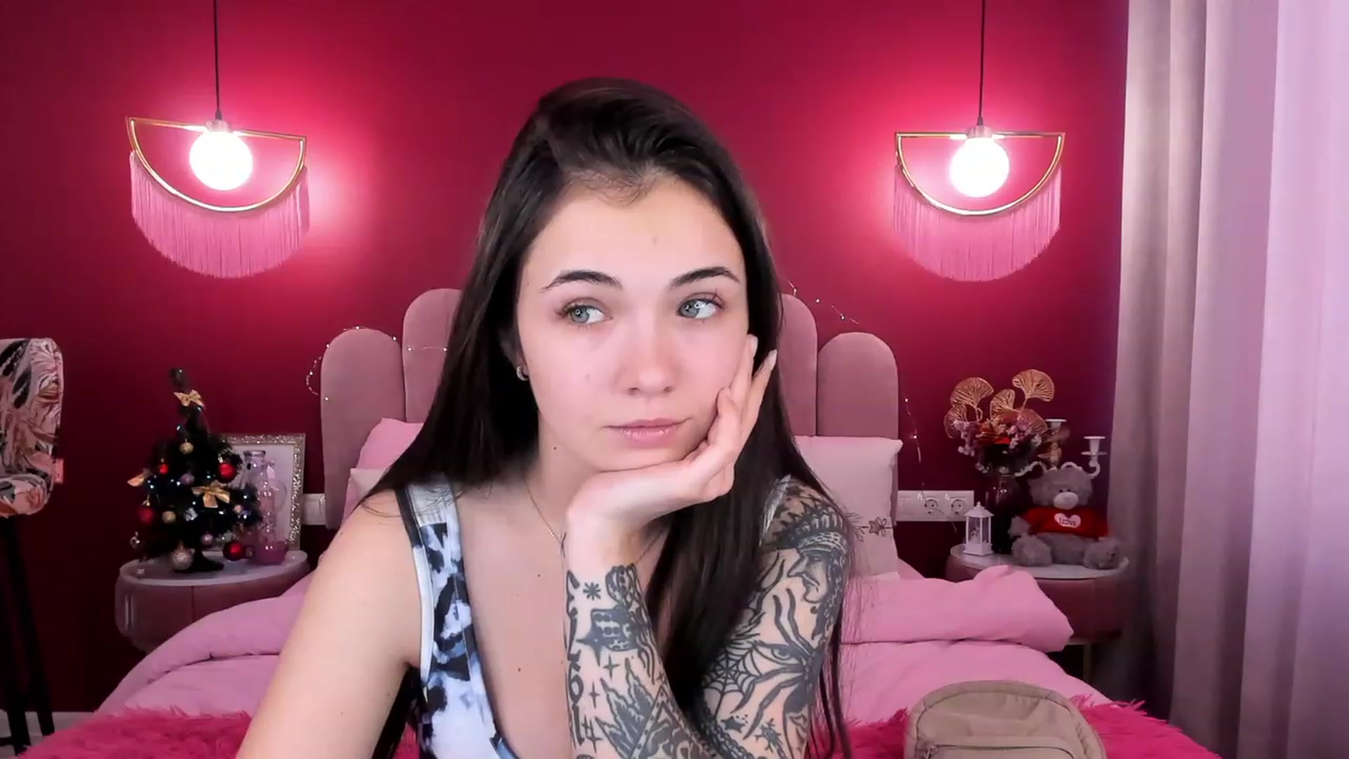 Gallery image thumbnail from AmeliaMFC's myfreecams stream on, 01/19/2023, 10:37 image 6 of 20