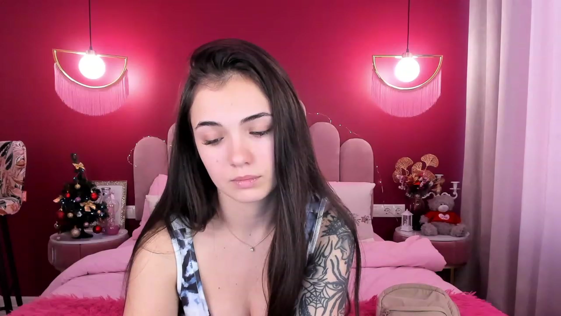 Gallery image thumbnail from AmeliaMFC's myfreecams stream on, 01/19/2023, 10:37 image 14 of 20