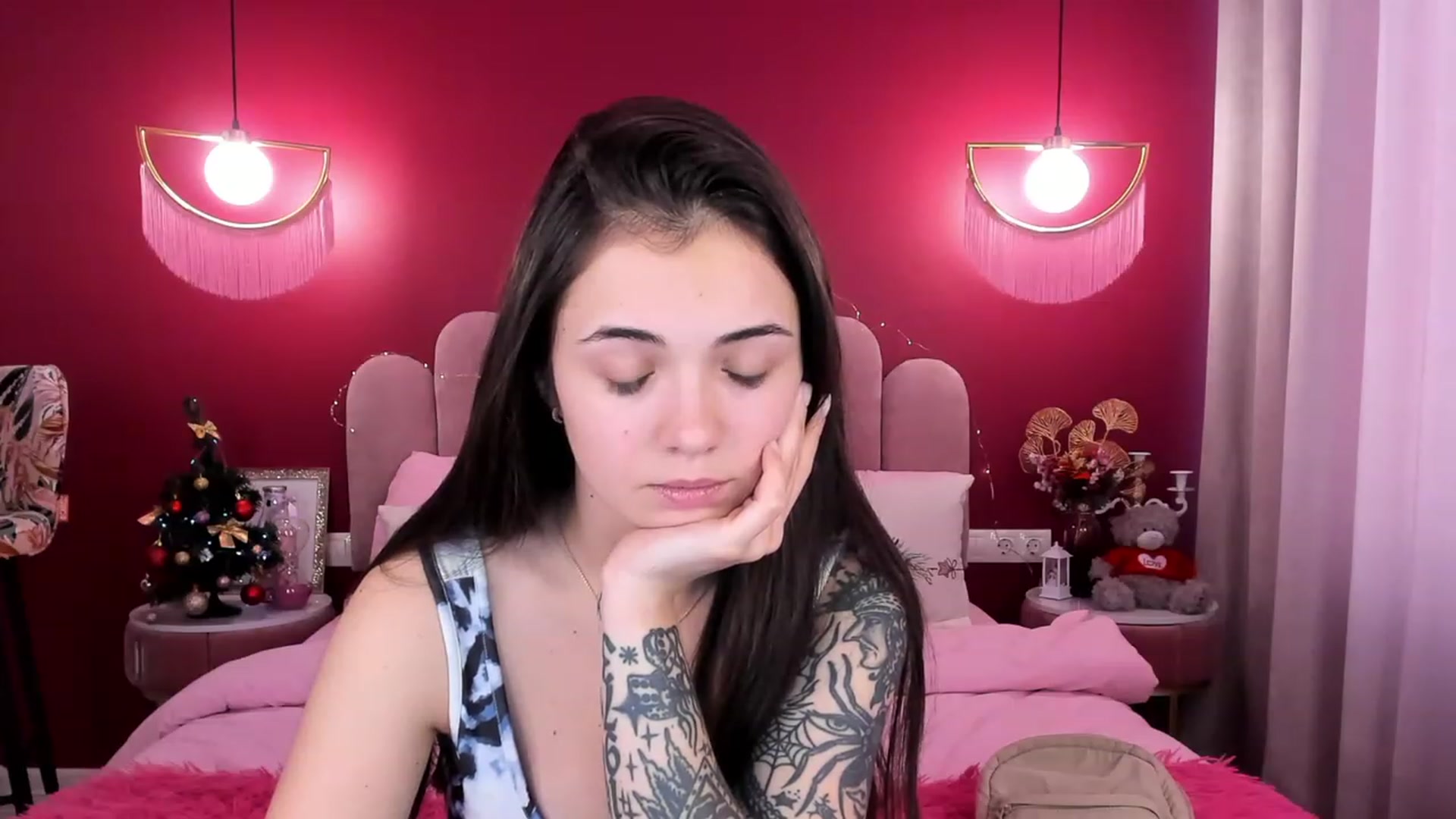 Gallery image thumbnail from AmeliaMFC's myfreecams stream on, 01/19/2023, 10:37 image 7 of 20