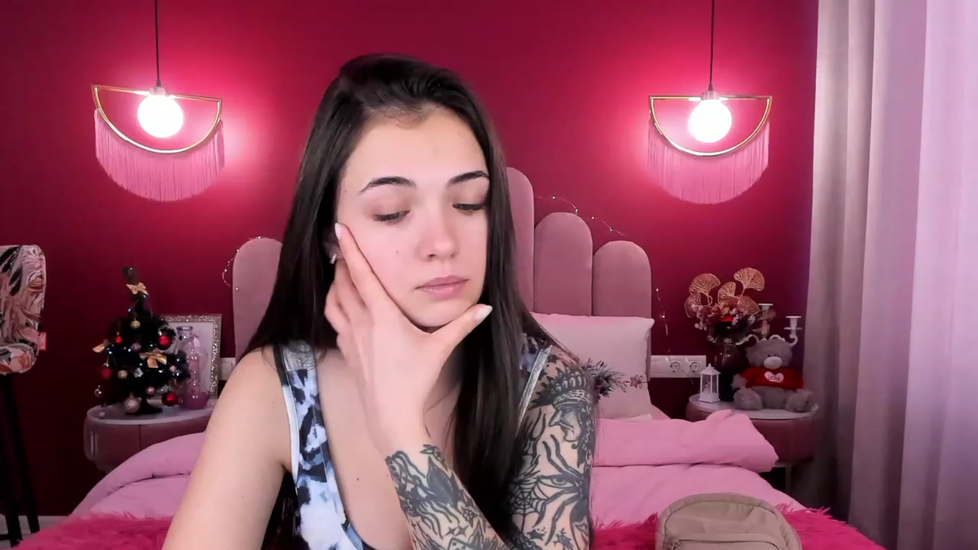 Gallery image thumbnail from AmeliaMFC's myfreecams stream on, 01/19/2023, 10:37 image 3 of 20