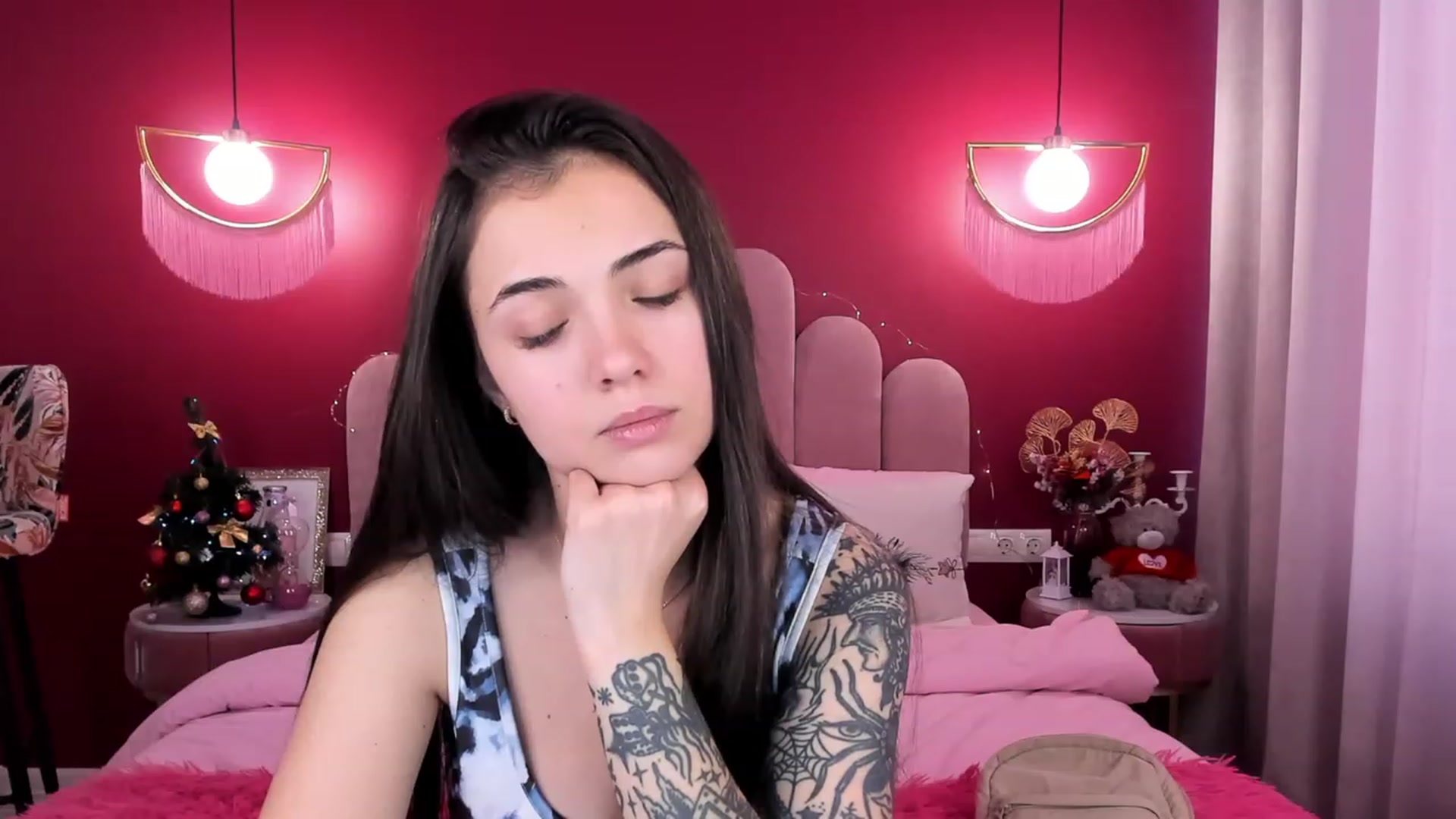Gallery image thumbnail from AmeliaMFC's myfreecams stream on, 01/19/2023, 10:37 image 2 of 20
