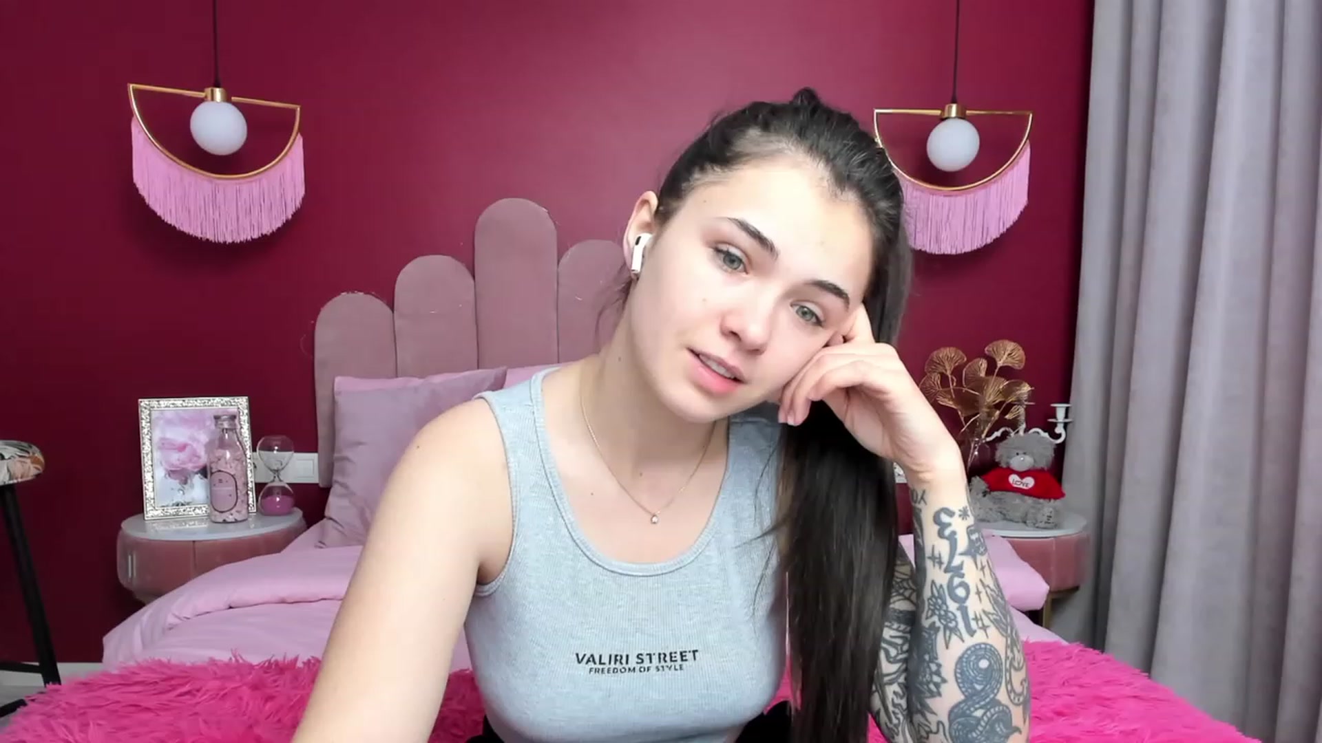 Gallery image thumbnail from AmeliaMFC's myfreecams stream on, 01/26/2023, 06:48 image 16 of 20