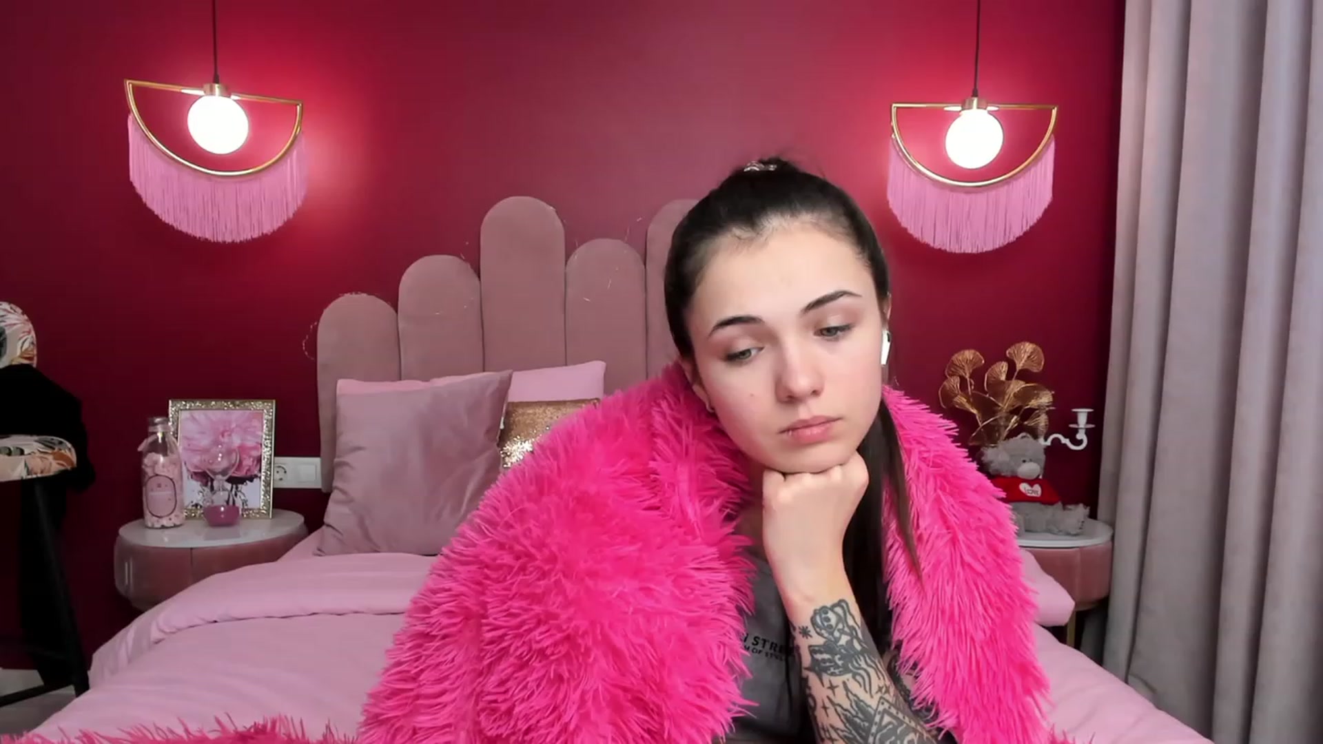 Gallery image thumbnail from AmeliaMFC's myfreecams stream on, 01/26/2023, 13:01 image 4 of 20