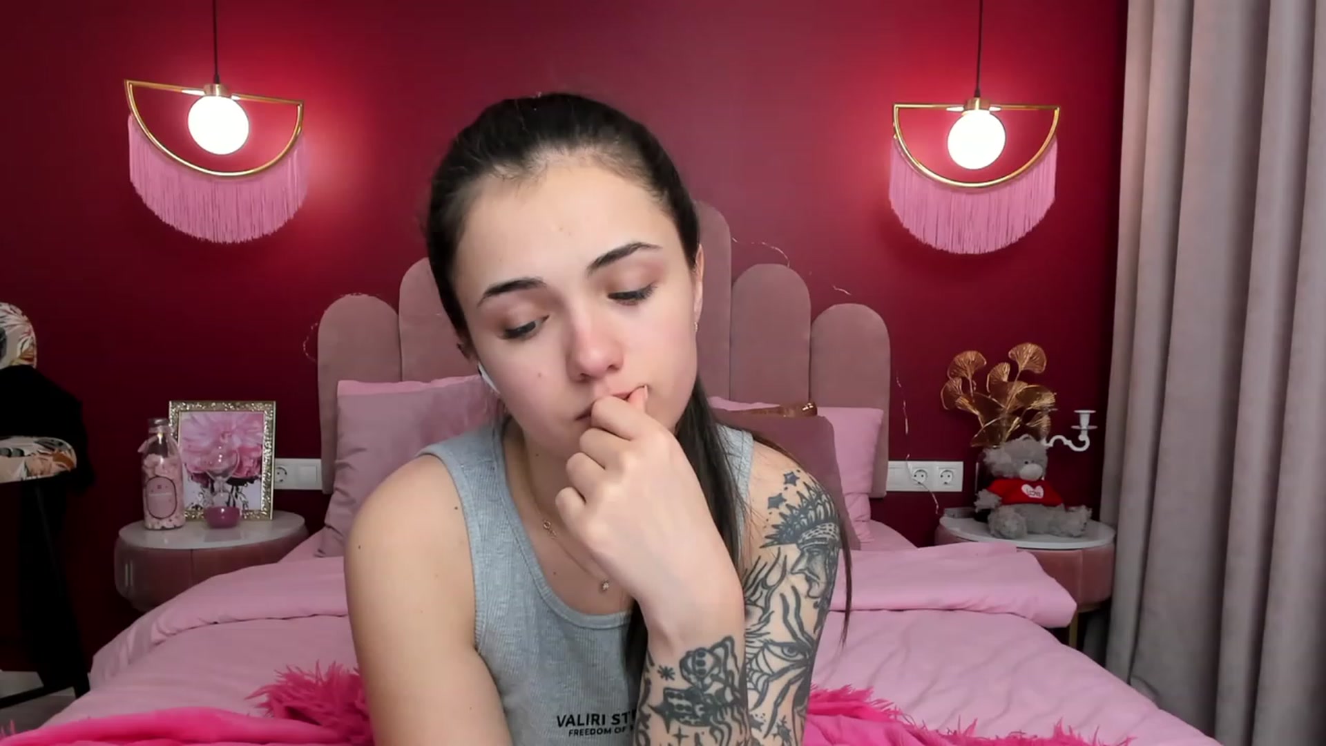 Gallery image thumbnail from AmeliaMFC's myfreecams stream on, 01/26/2023, 13:01 image 17 of 20