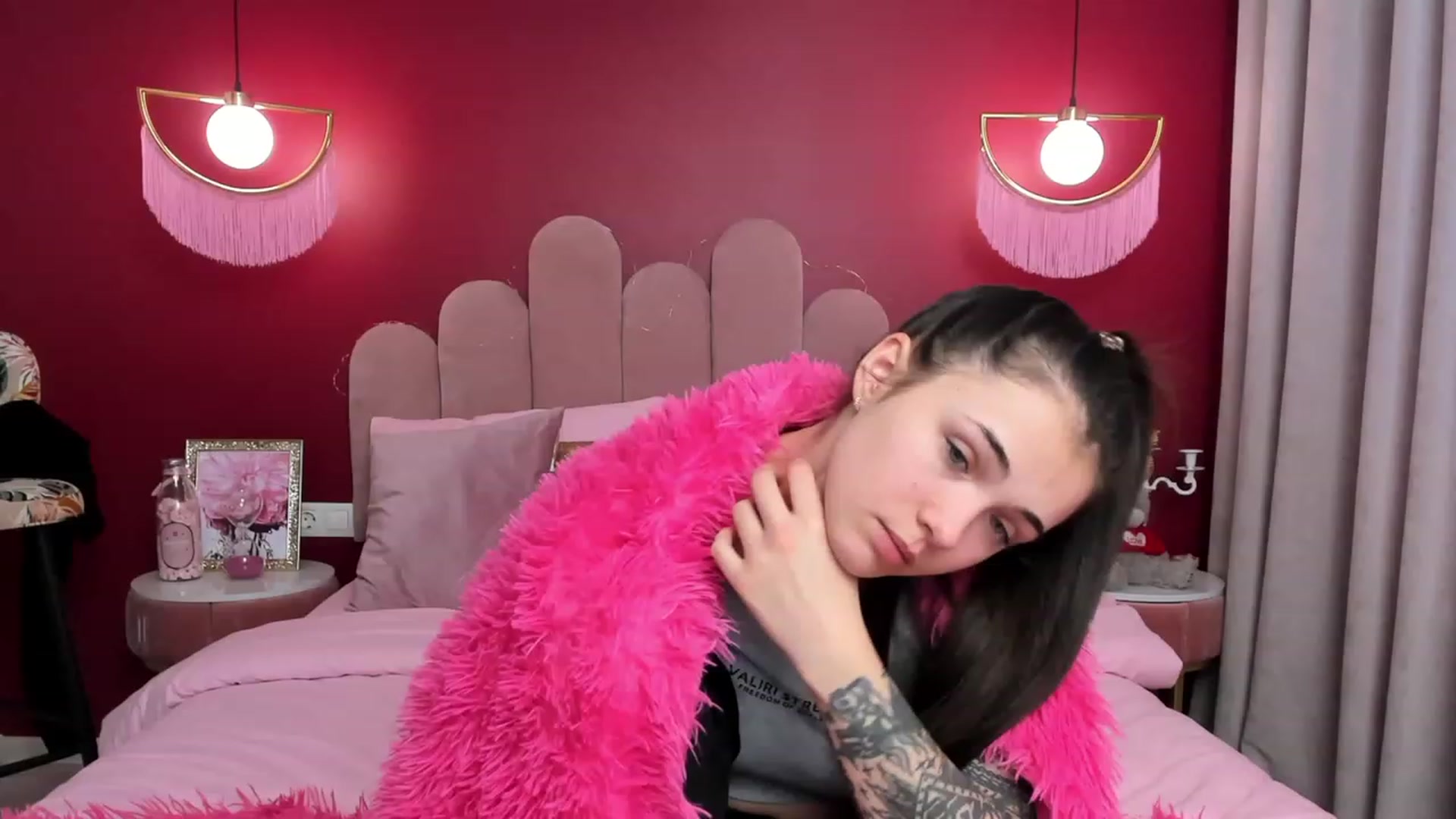Gallery image thumbnail from AmeliaMFC's myfreecams stream on, 01/26/2023, 13:01 image 5 of 20