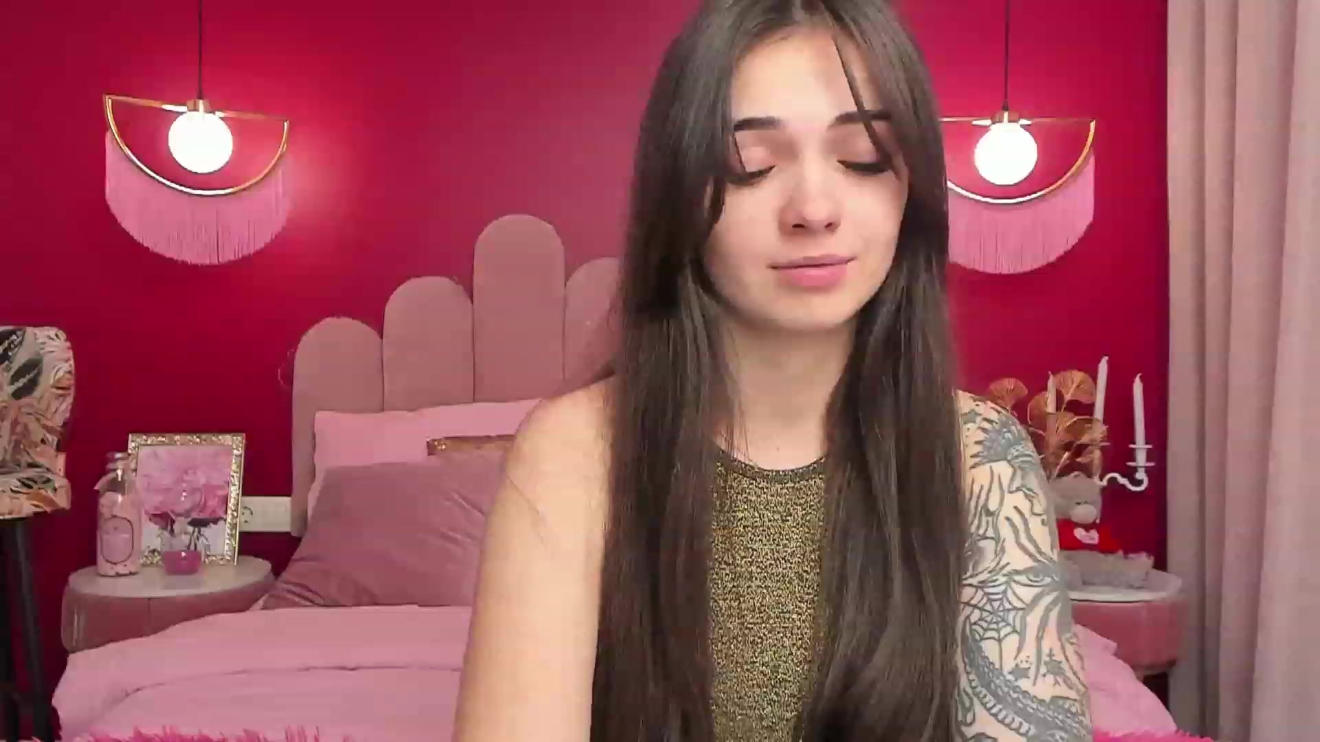 Gallery image thumbnail from AmeliaMFC's myfreecams stream on, 02/02/2023, 08:03 image 16 of 20
