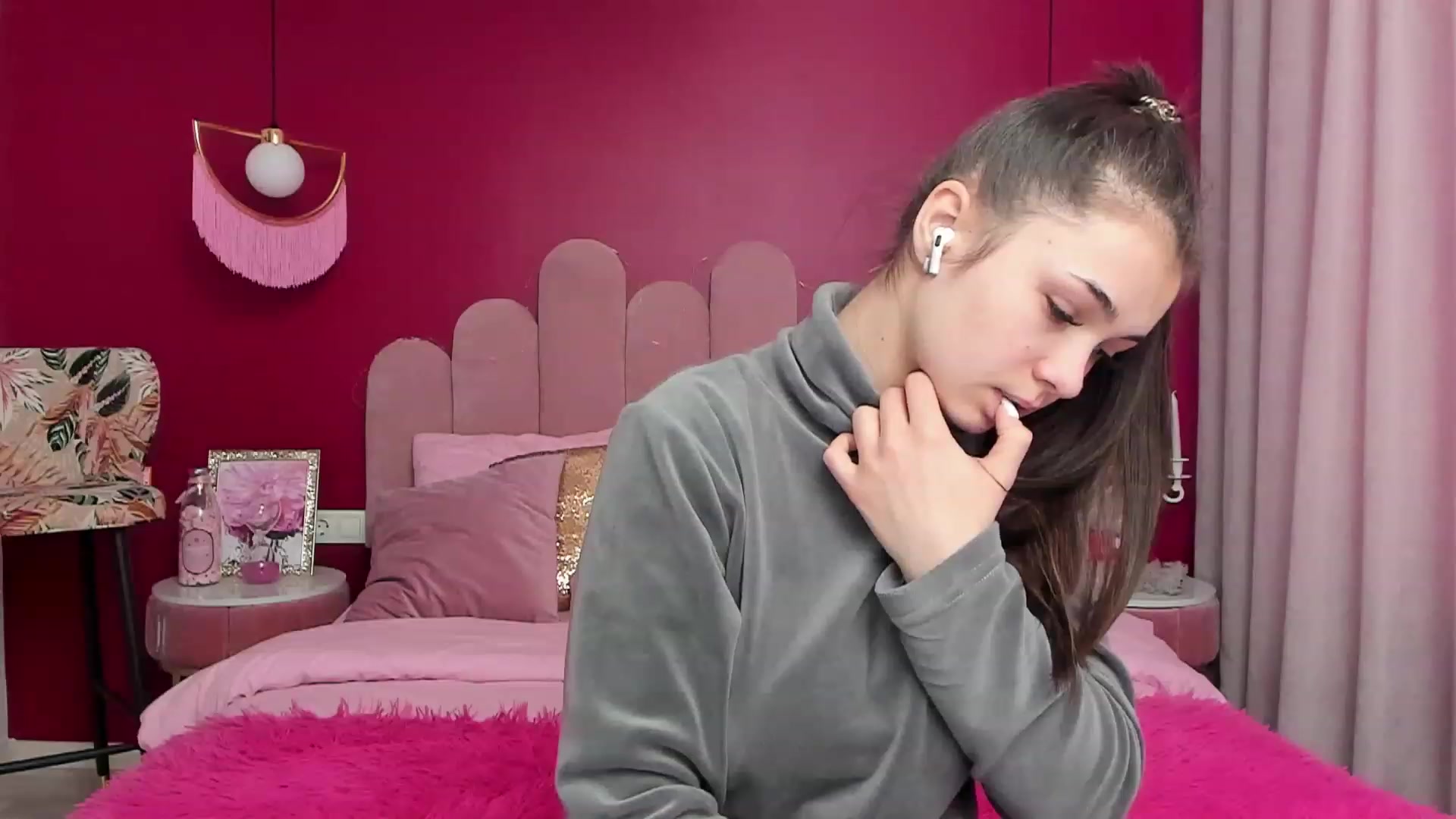 Gallery image thumbnail from AmeliaMFC's myfreecams stream on, 02/07/2023, 11:00 image 19 of 20