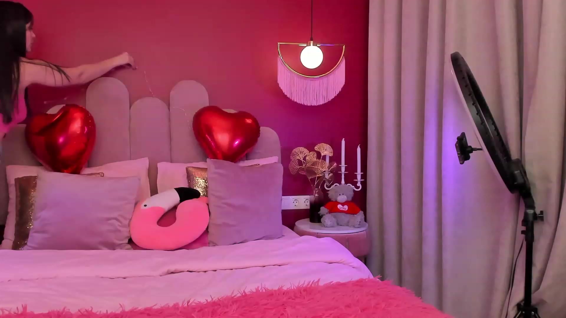 Gallery image thumbnail from AmeliaMFC's myfreecams stream on, 02/13/2023, 19:06 image 11 of 20