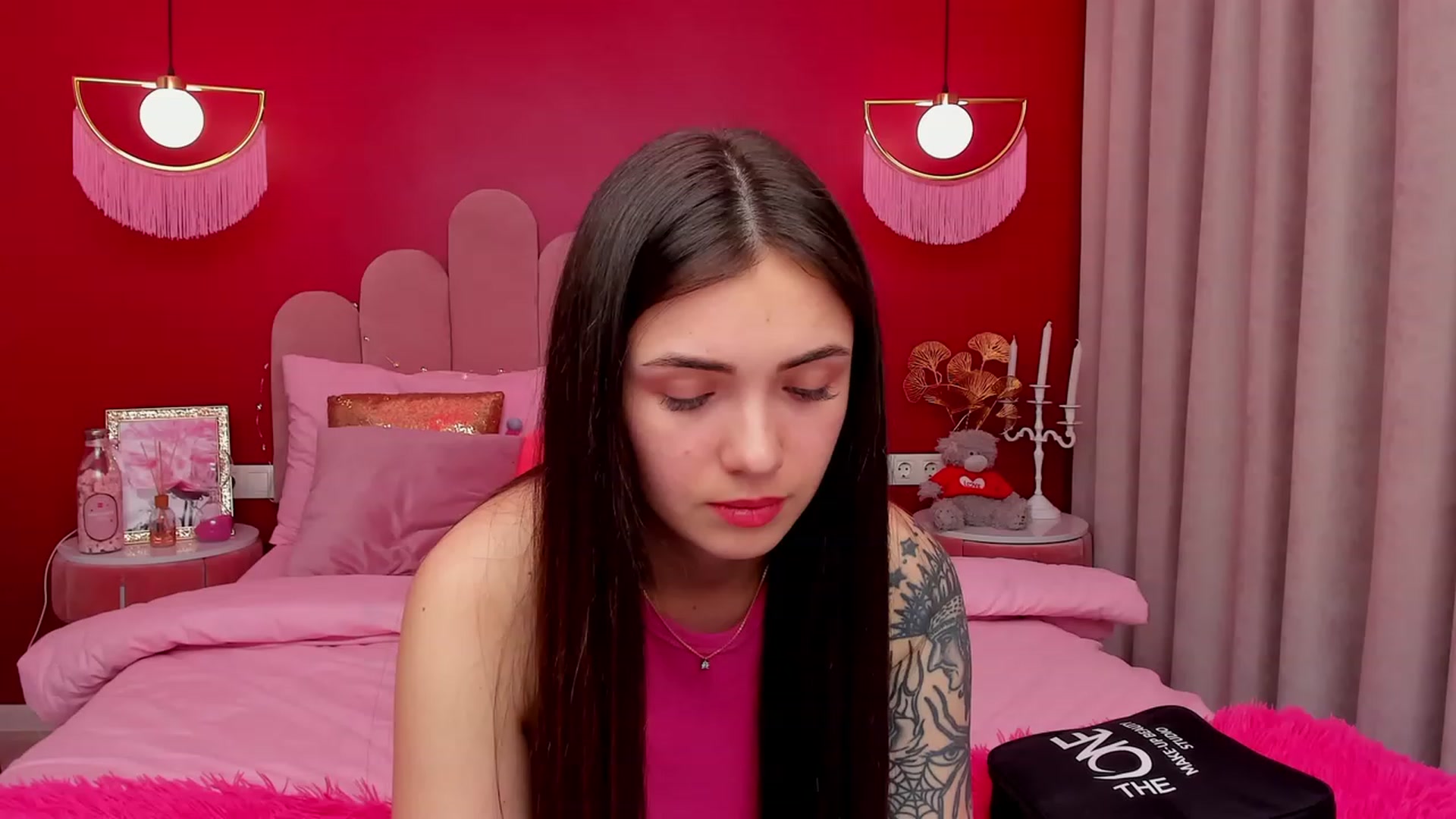 Gallery image thumbnail from AmeliaMFC's myfreecams stream on, 03/18/2023, 19:32 image 1 of 20