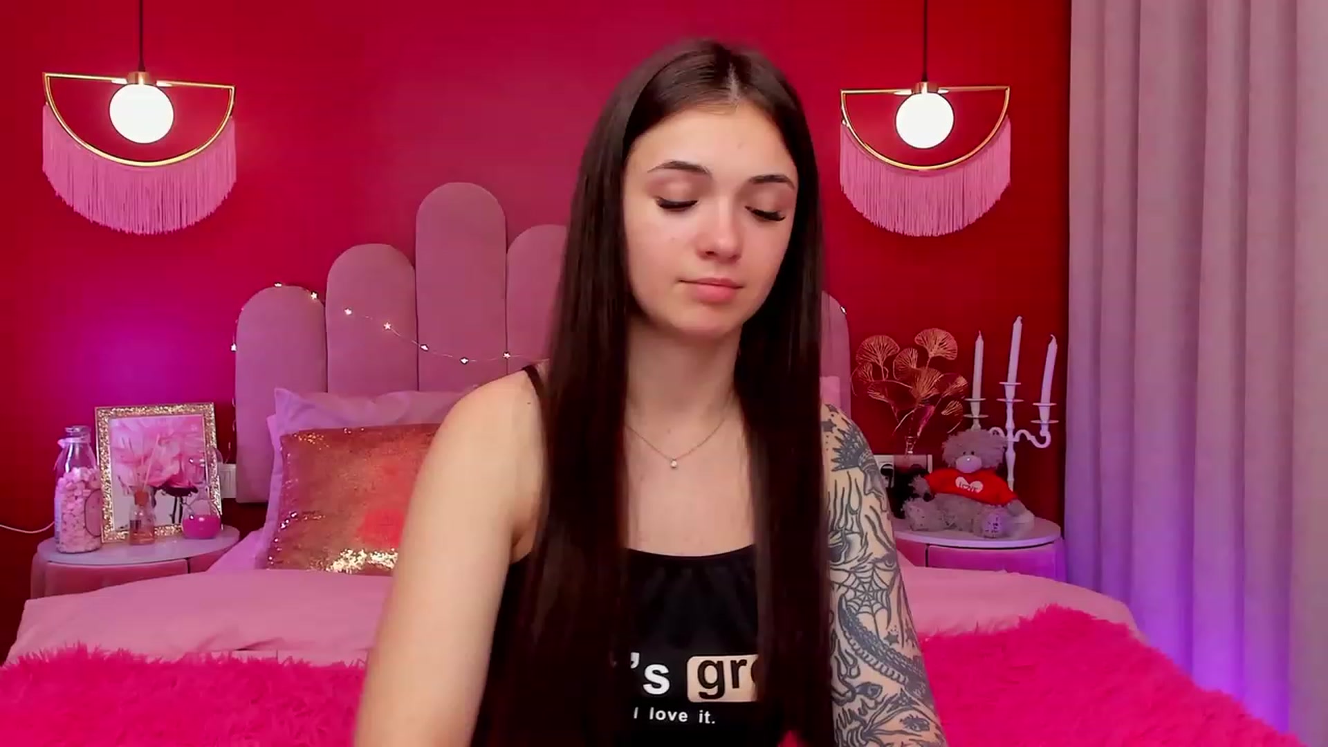 Gallery image thumbnail from AmeliaMFC's myfreecams stream on, 03/28/2023, 08:32 image 1 of 20