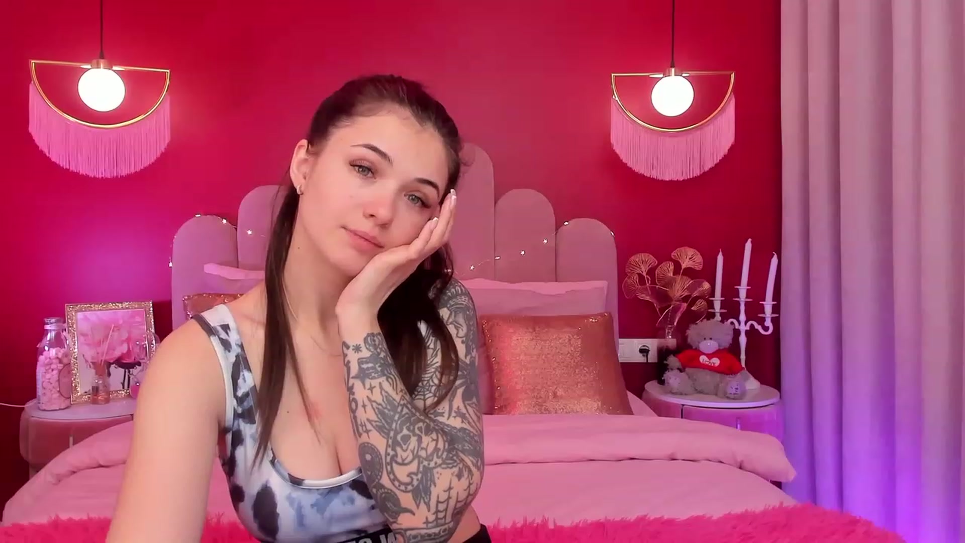 Gallery image thumbnail from AmeliaMFC's myfreecams stream on, 03/30/2023, 07:37 image 16 of 20