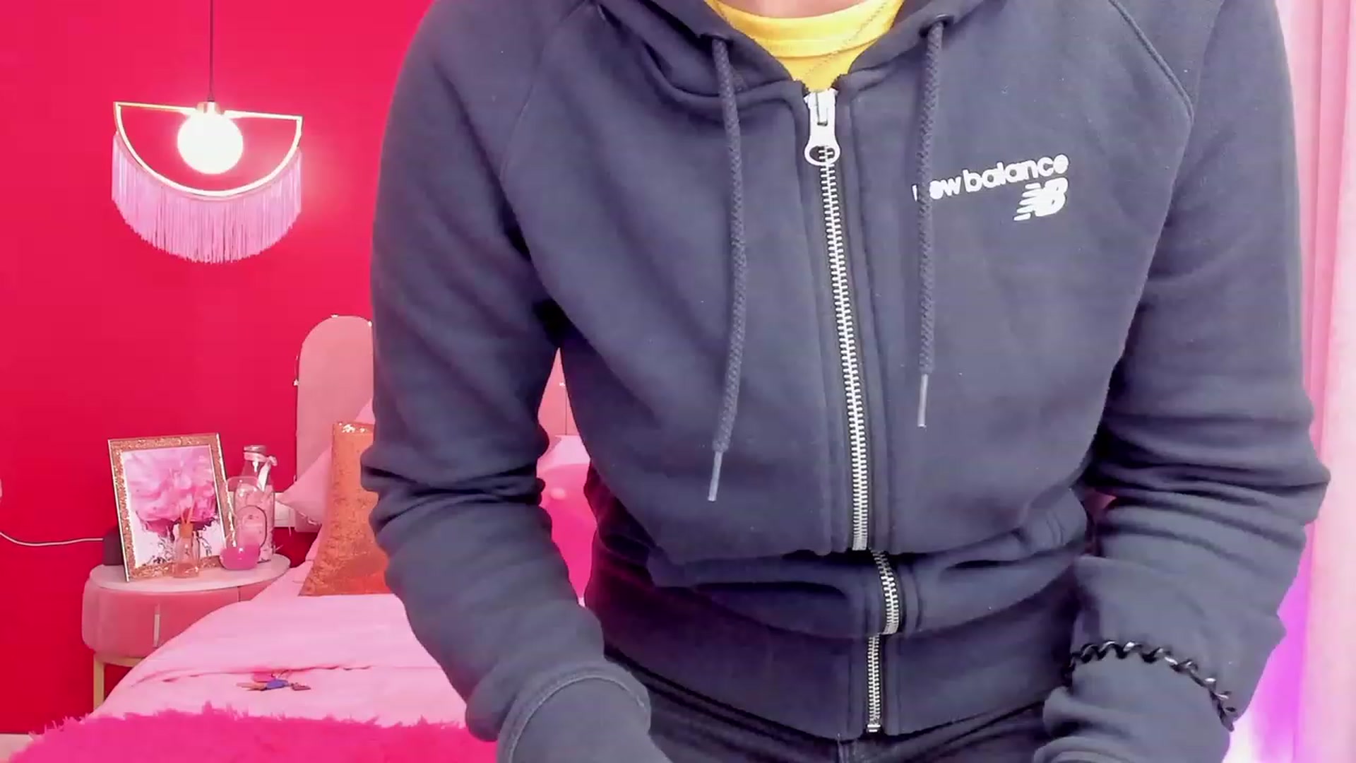 Gallery image thumbnail from AmeliaMFC's myfreecams stream on, 04/03/2023, 12:40 image 15 of 20