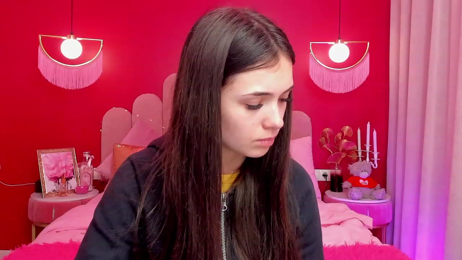 Gallery image thumbnail from AmeliaMFC's myfreecams stream on, 04/03/2023, 12:40 image 4 of 20