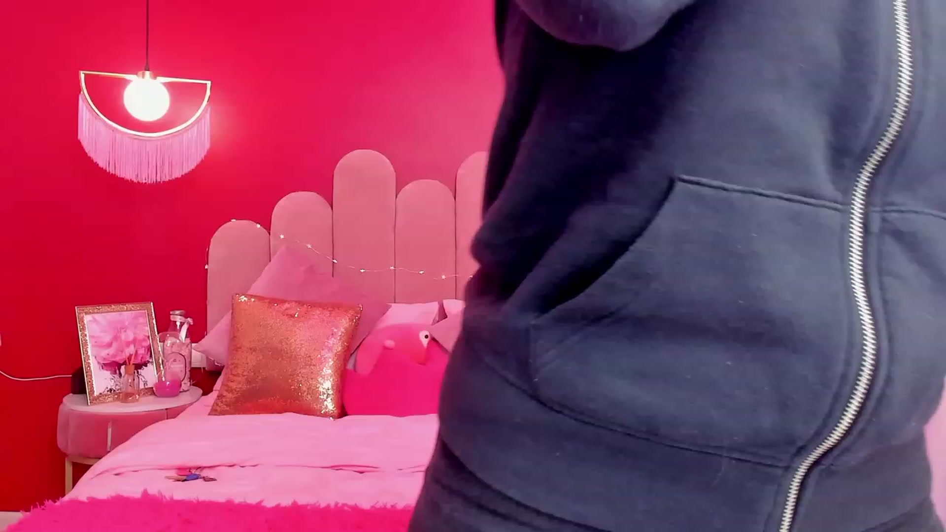 Gallery image thumbnail from AmeliaMFC's myfreecams stream on, 04/03/2023, 12:40 image 14 of 20
