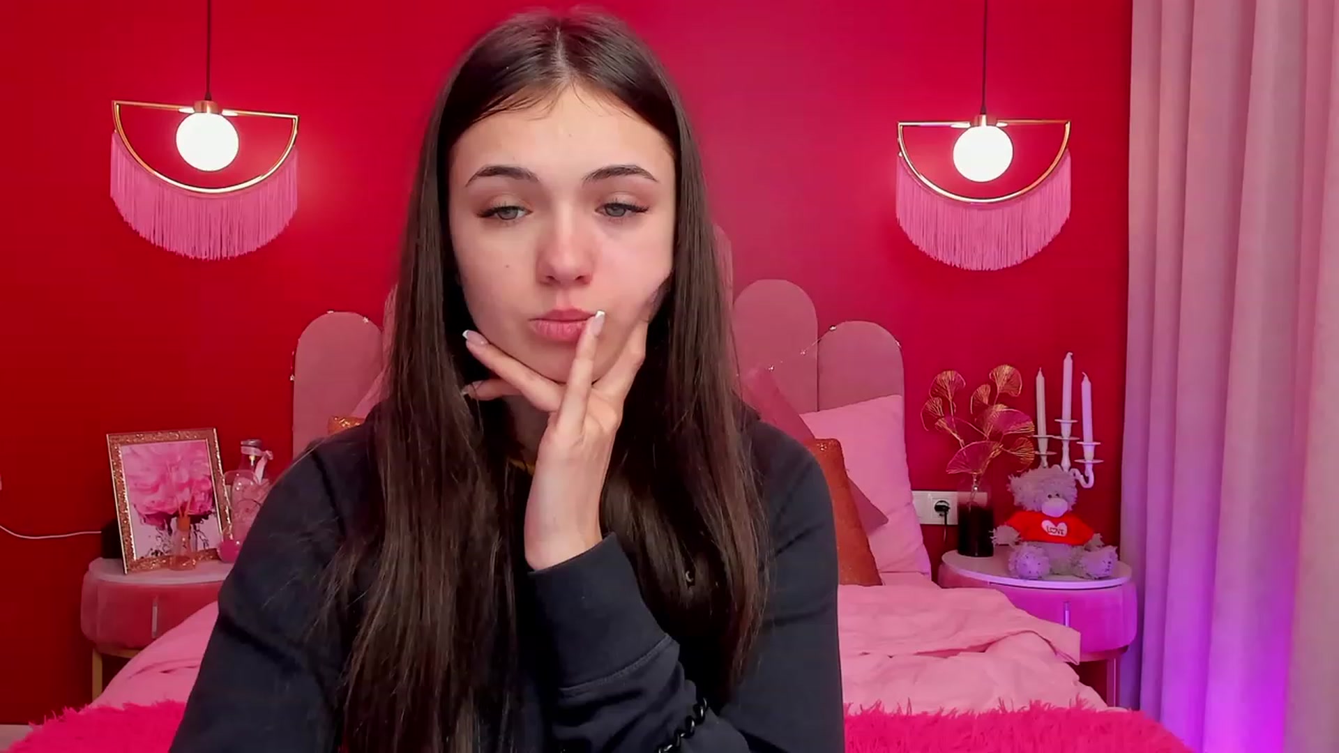 Gallery image thumbnail from AmeliaMFC's myfreecams stream on, 04/03/2023, 12:40 image 7 of 20