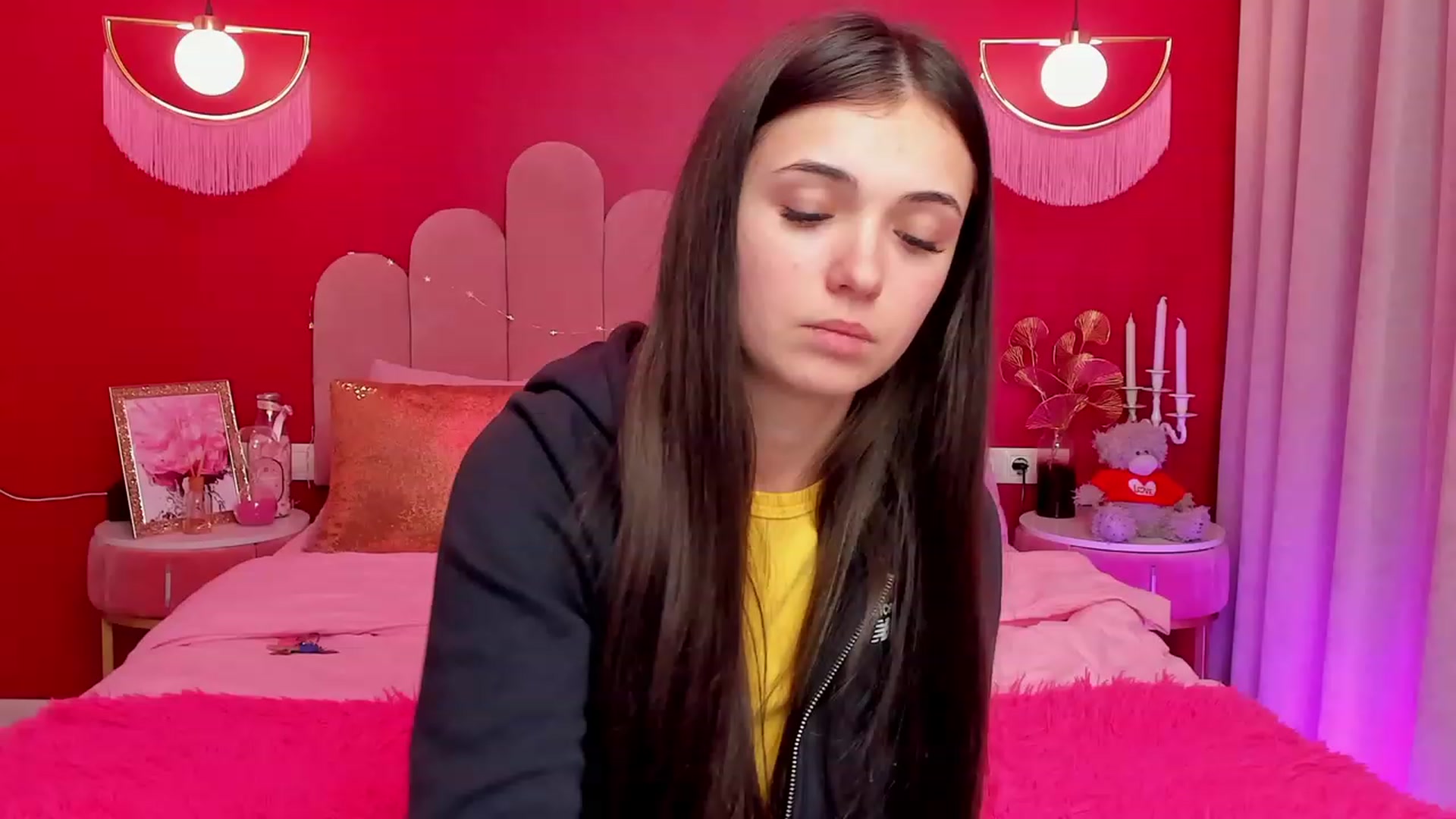 Gallery image thumbnail from AmeliaMFC's myfreecams stream on, 04/03/2023, 15:41 image 6 of 20