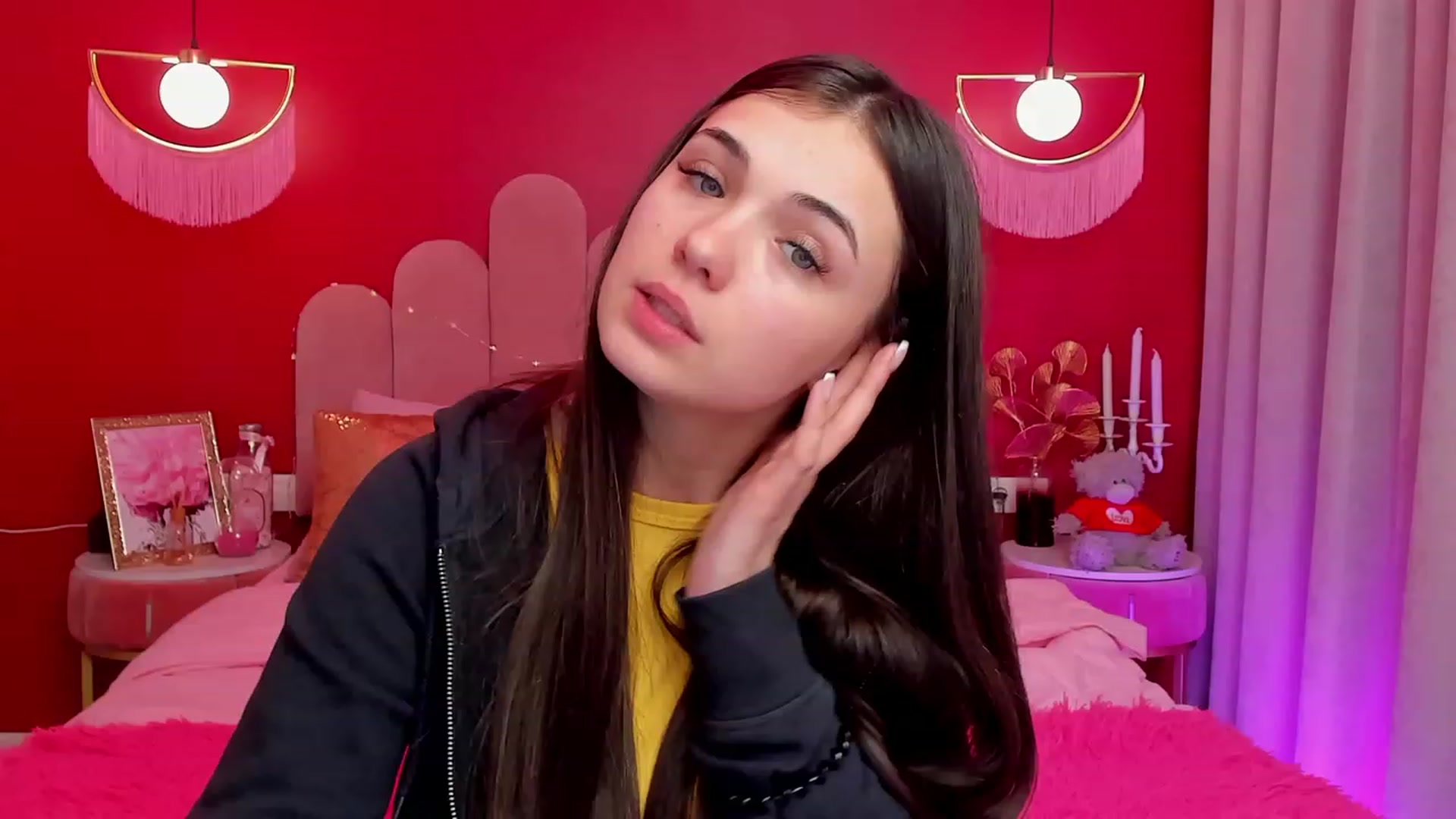 Gallery image thumbnail from AmeliaMFC's myfreecams stream on, 04/03/2023, 17:43 image 16 of 20