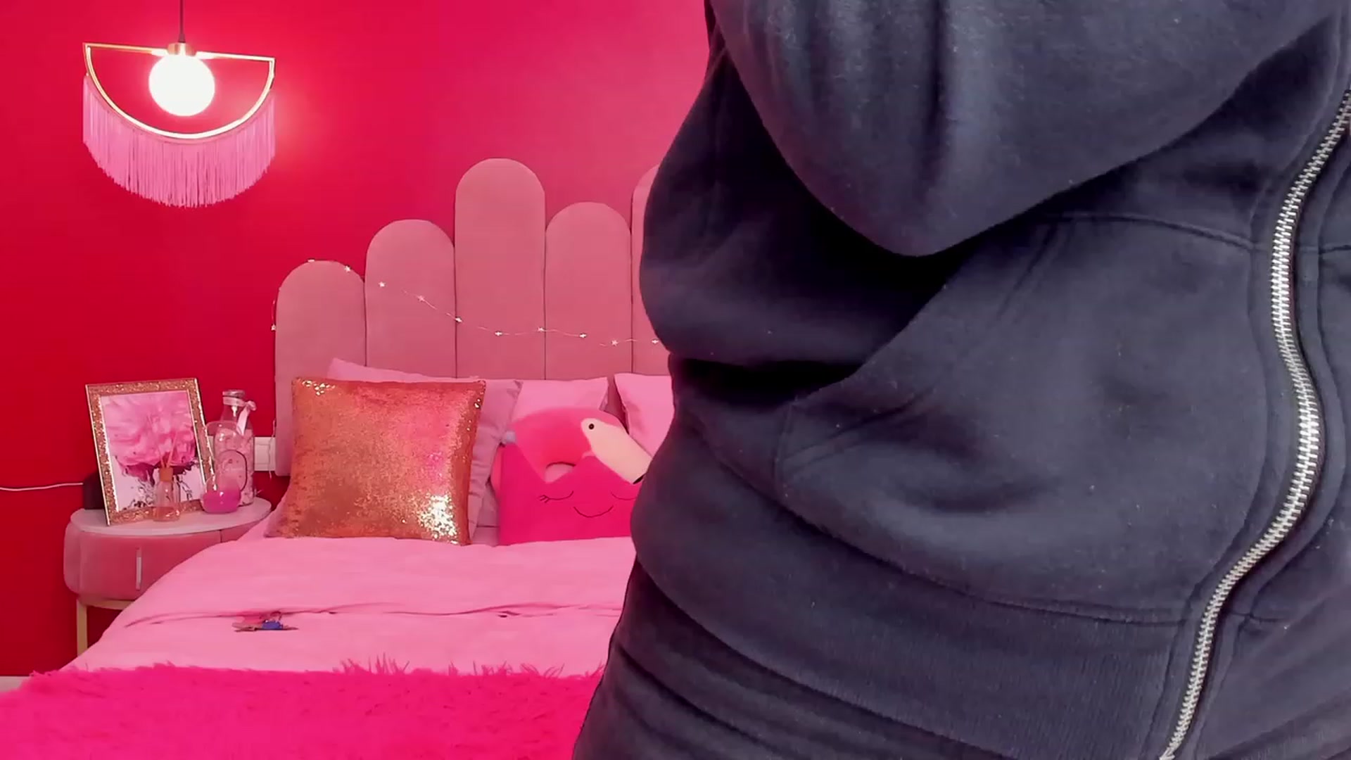 Gallery image thumbnail from AmeliaMFC's myfreecams stream on, 04/03/2023, 17:43 image 4 of 20
