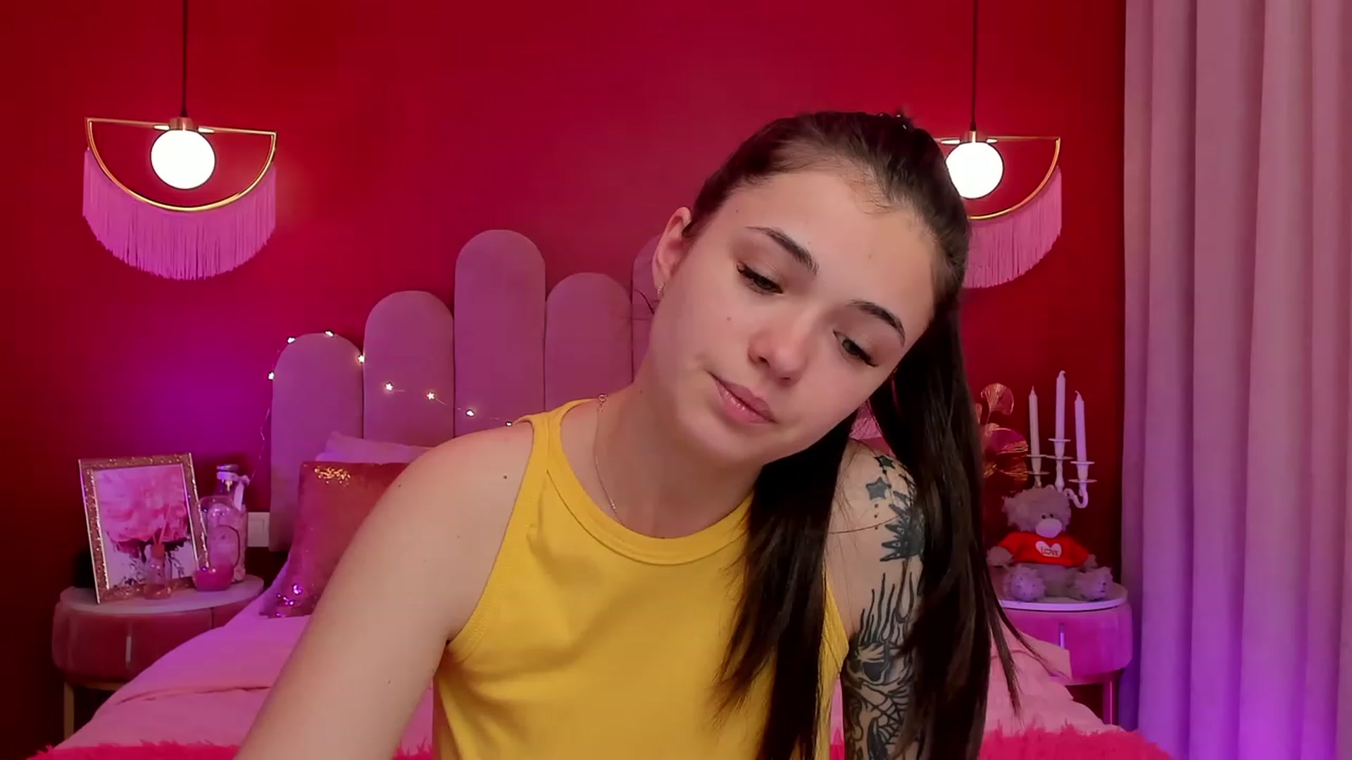 Gallery image thumbnail from AmeliaMFC's myfreecams stream on, 04/04/2023, 07:55 image 15 of 20