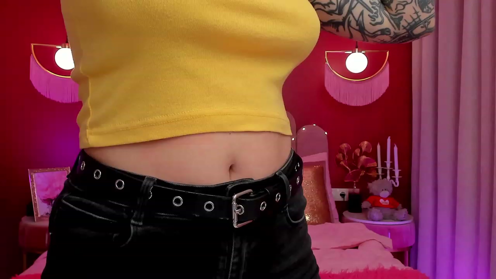 Gallery image thumbnail from AmeliaMFC's myfreecams stream on, 04/04/2023, 08:03 image 14 of 20